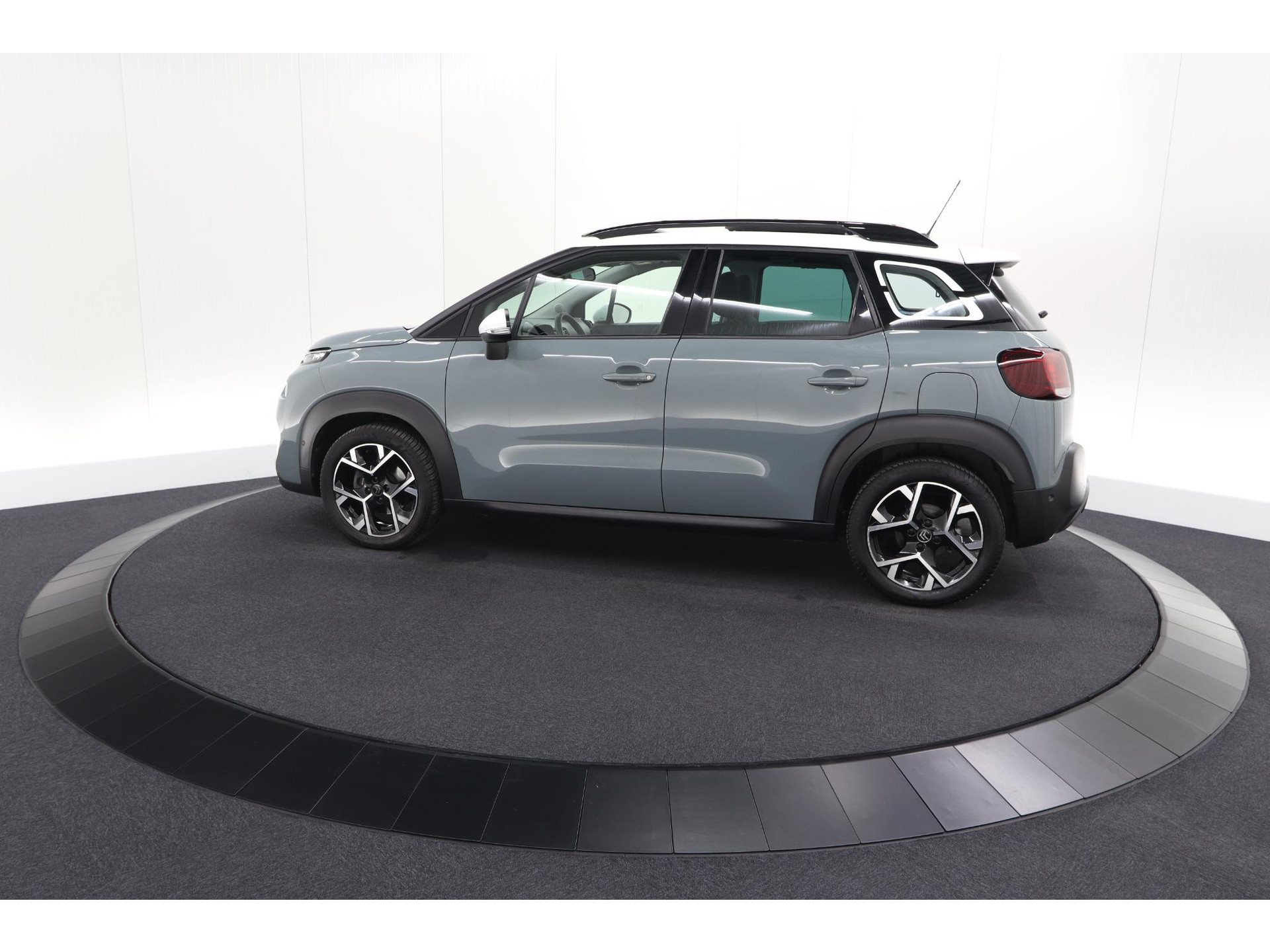 Citroen C3 Aircross PureTech 130 EAT6 Shine | Schuif-/Kanteldak | Camera | Dodehoekdetectie | Head-Up Display