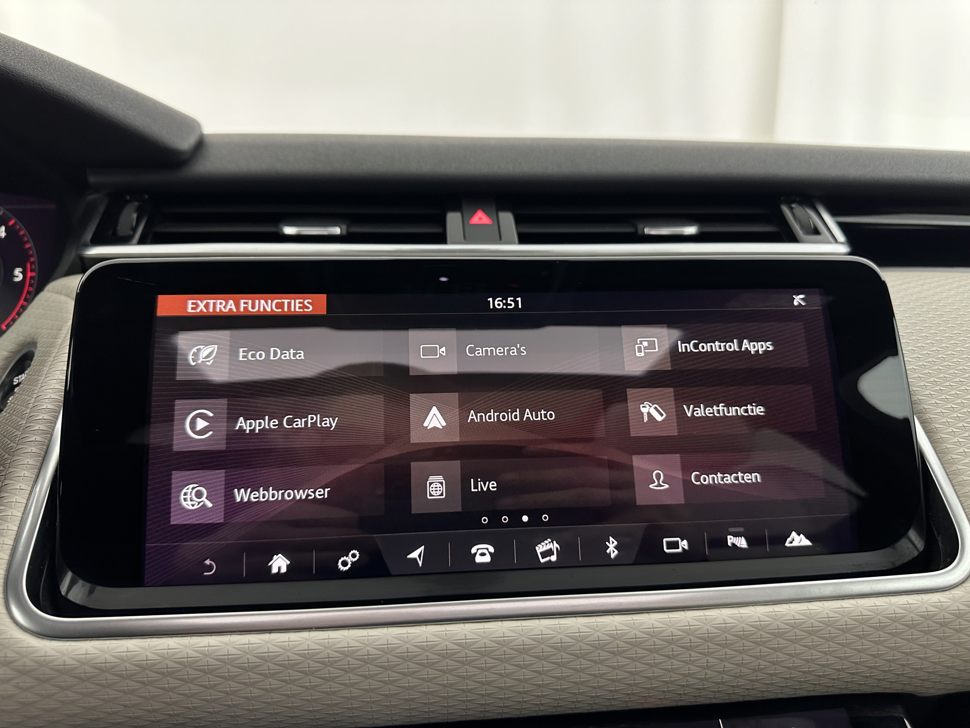 Land Rover Range Rover Velar 2.0 I4 AWD R-Dynamic HSE Aut. *PANO | LEATHER | FULL-LED | MEMORY-PACK | BLINDSPOT | MERIDIAN-SURROUND | DIGI-COCKPIT | CAMERA | KEYLESS | HEATED-COMFORTSEATS | PRIVACYGLASS | SHIFTPADDLES | HEAD-UP | 21"ALU*