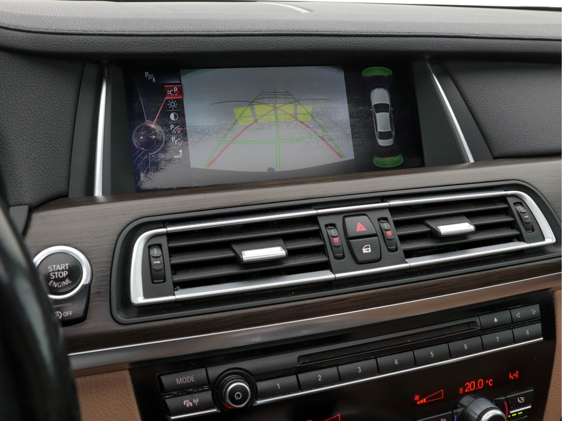 BMW 7-serie 740d xDrive M-Sport Aut. *PANO | LEATHER | FULL-LED | SURROUND-VIEW | NAVI-FULLMAP | SOFT-CLOSE | HEAD-UP | HARMAN/KARDON-AUDIO | KEYLESS | CRUISE | HEATED-SPORTSEATS | LANE-ASSIST | MEMORY-PACK | TOWBAR