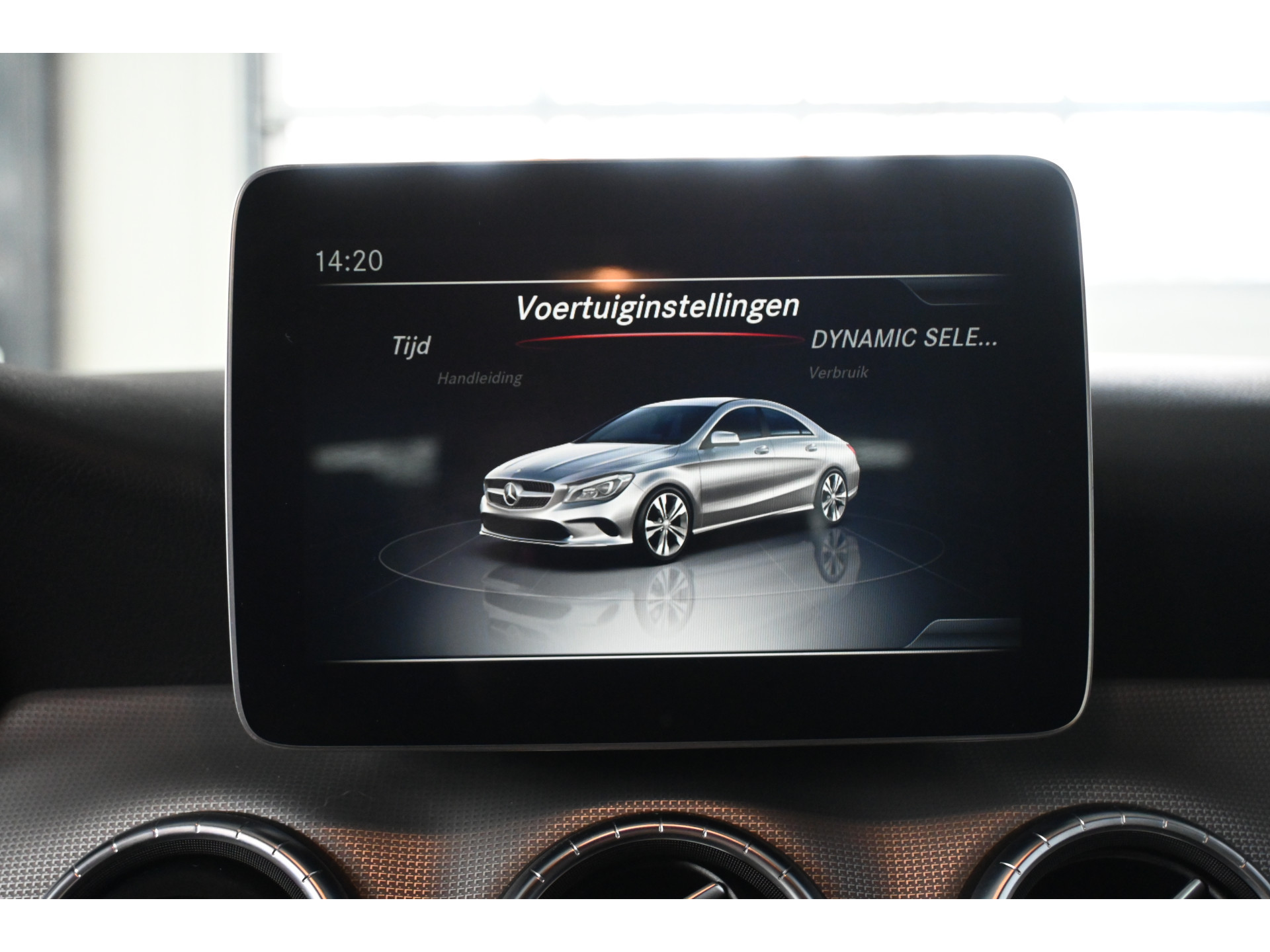 Mercedes-Benz CLA-klasse 200 Prestige AMG Automaat Clima Navigatie LED Rijklaarprijs Inruil Mogelijk!