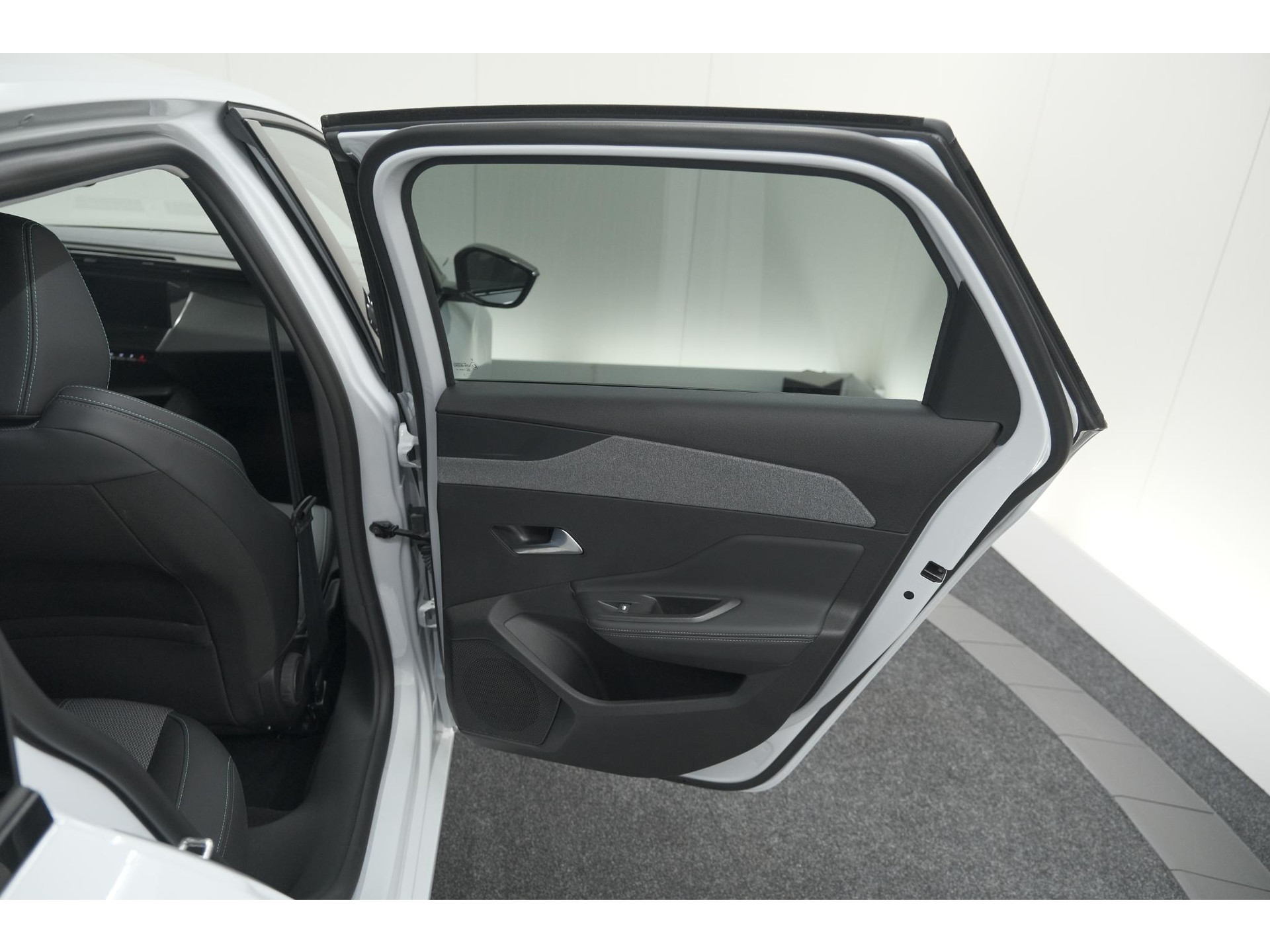 Peugeot 308 SW 1.6 Plug-in Hybrid 180 Allure | Perfecte Staat | 360 Camera | Adaptieve Cruise Control | Navigatie | Apple Carplay