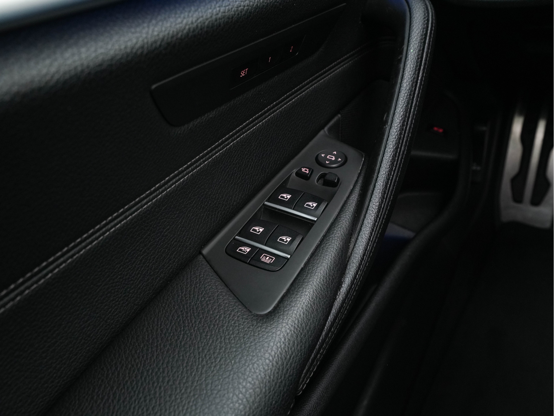 BMW 5-serie 520d xDrive M-Sport-Pack High Executive (INCL-BTW) Aut. *PANO | LUXURY-LEATHER | FULL-LED | HEAD-UP | DIGI-COCKPIT | NAVI-FULLMAP | TOP-VIEW | MEMORY-PACK | ECC | AMBIENT-LIGHT | PDC | CRUISE | SHIFT-PADDLES | TOWBAR  | 20''ALU*