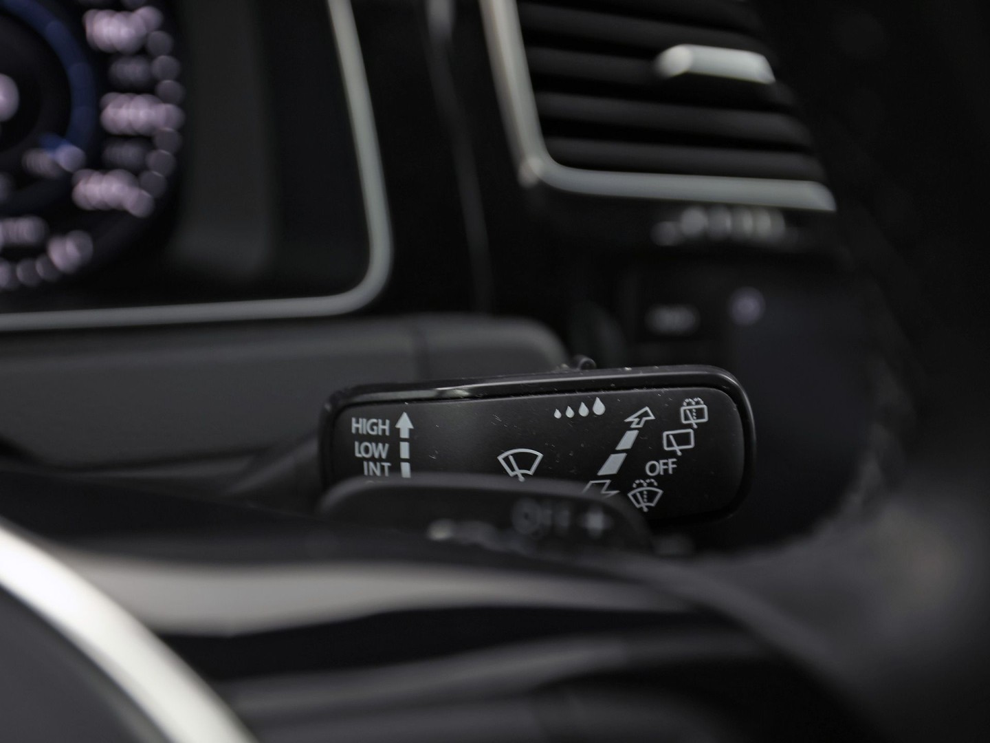 Volkswagen Golf Variant 1.5 TSI Highline 150Pk Automaat (VIRTUAL COCKPIT, APPLE CARPLAY, ALCANTARA, CAMERA, TREKHAAK, SPORTSTOELEN, GETINT GLAS, ADAPTIVE CRUISE, TREKHAAK, NIEUWSTAAT)