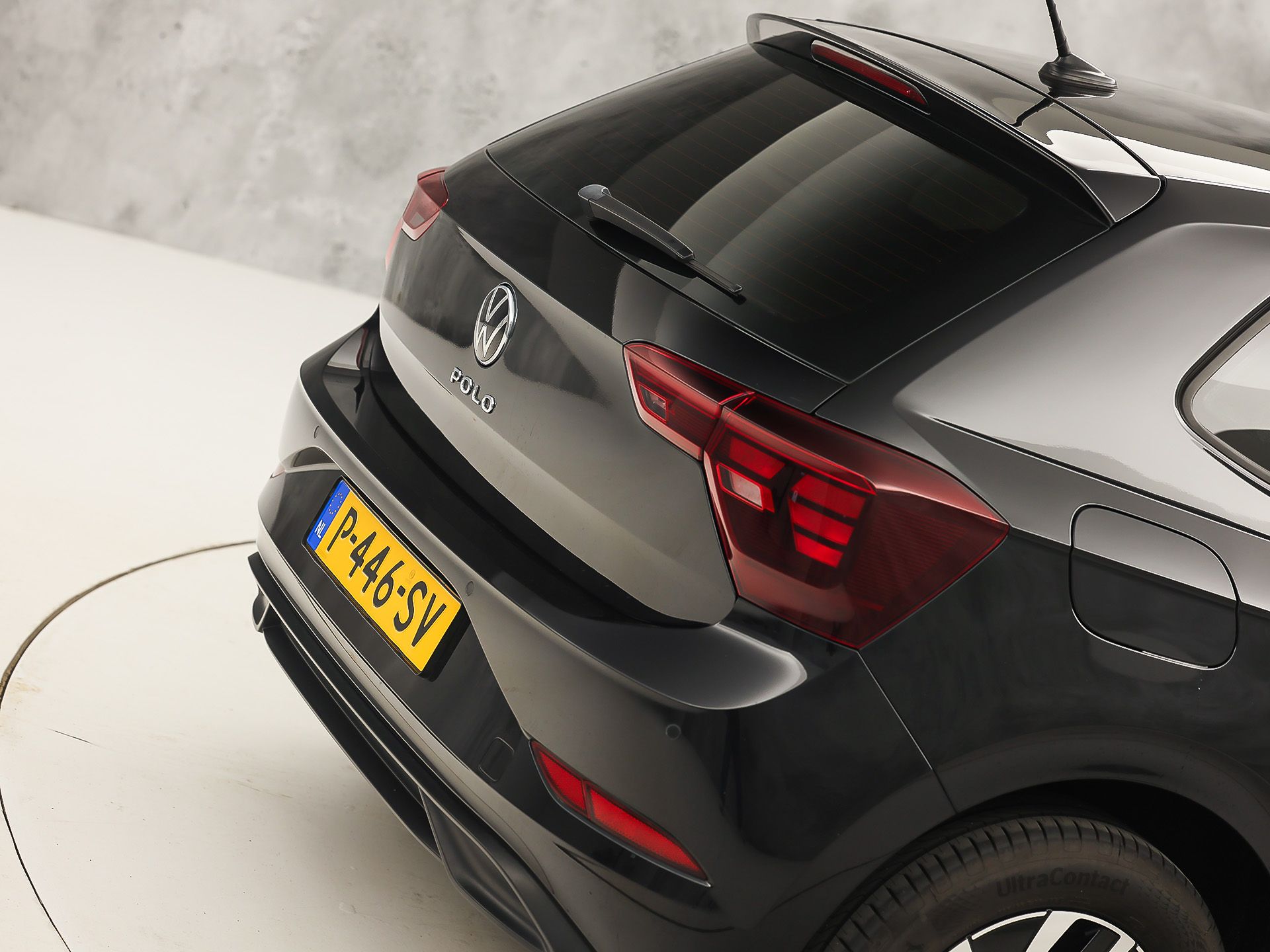 Volkswagen Polo 1.0 TSI Sport (VIRTUAL COCKPIT, 1e EIGENAAR, APPLE CARPLAY, GROOT NAVI, CLIMATE, STOELVERWARMING, SPORTSTOELEN, GETINT GLAS, LM VELGEN, CRUISE, PARKEERSENSOREN, NIEUWSTAAT)