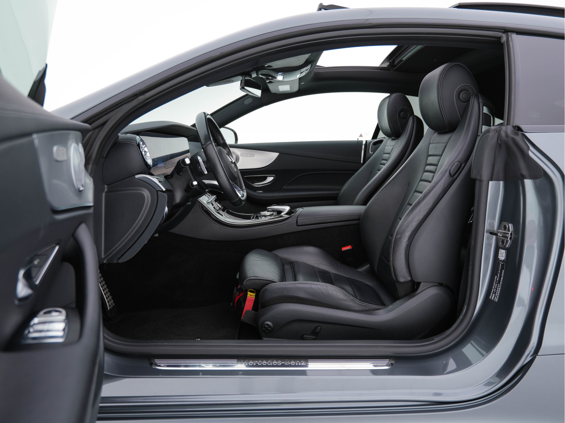 Mercedes-Benz E-klasse Coupé 400 AMG-Sportpack 4Motion Premium Plus Aut. *PANO | LEATHER | BURMESTER-AUDIO | WIDESCREEN-COCKPIT |  FULL-LED | NAVI-FULLMAP | CAMERA | SHIFT-PADDLES | CRUISE | AMBIENT-LIGHT | SPORT-SEATS | 19"ALU*