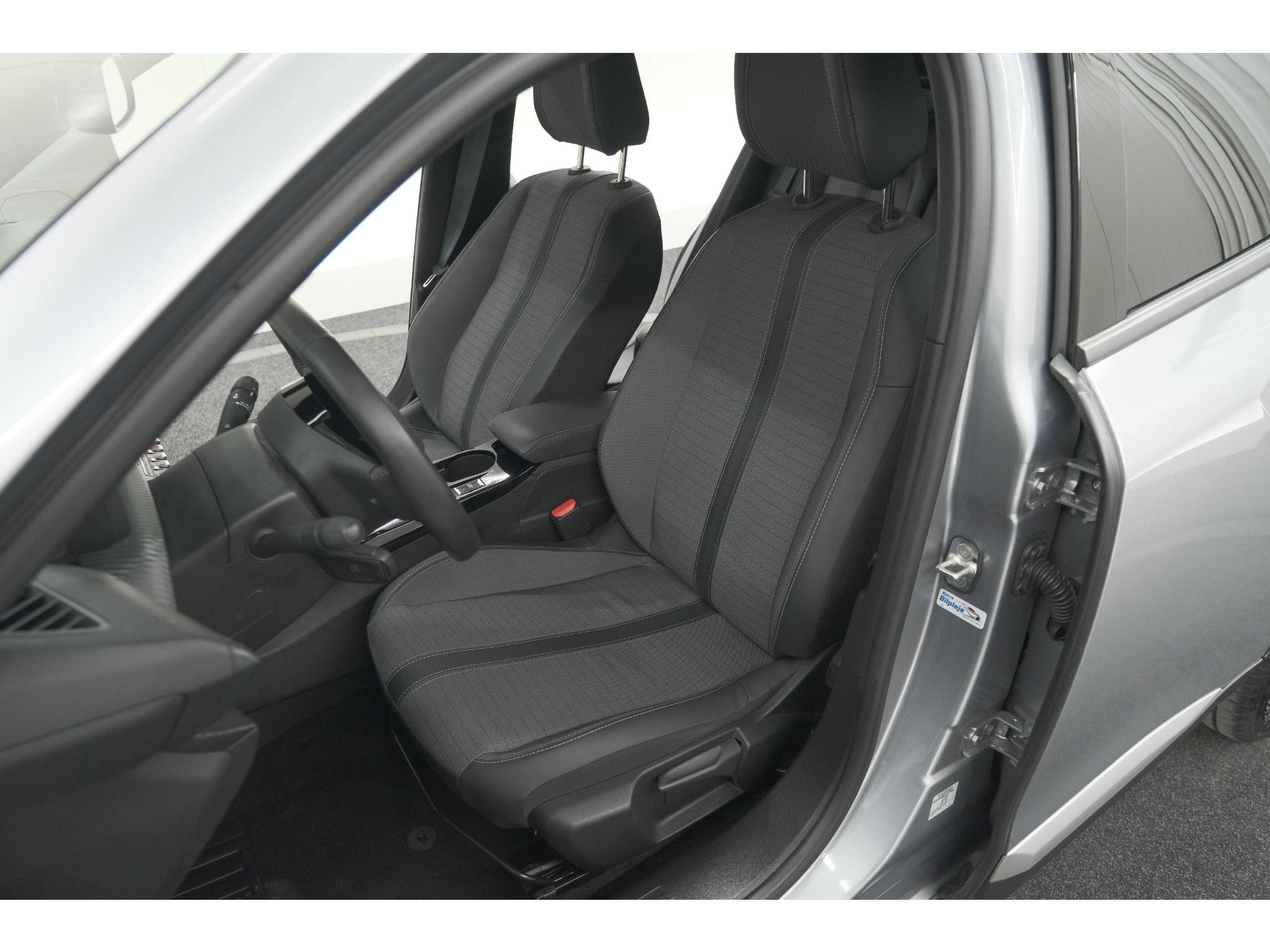 Peugeot 2008 PureTech 130 Allure Pack | Camera | Adaptieve Cruise Control | Apple Carplay | Stoelverwarming