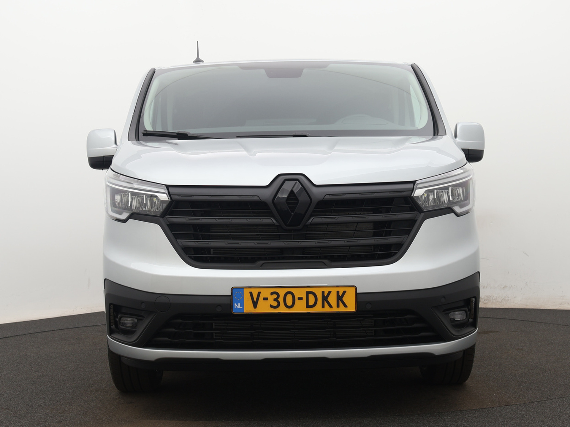 Renault Trafic 170PK L2H1 | 2 SCHUIFDEUREN | Luxe | DC DUBBEL CABINE BLACK EDITION | FULL OPTION | NAVIGATIE | CAMERA | KEYLESS | PARKEERSENSOREN