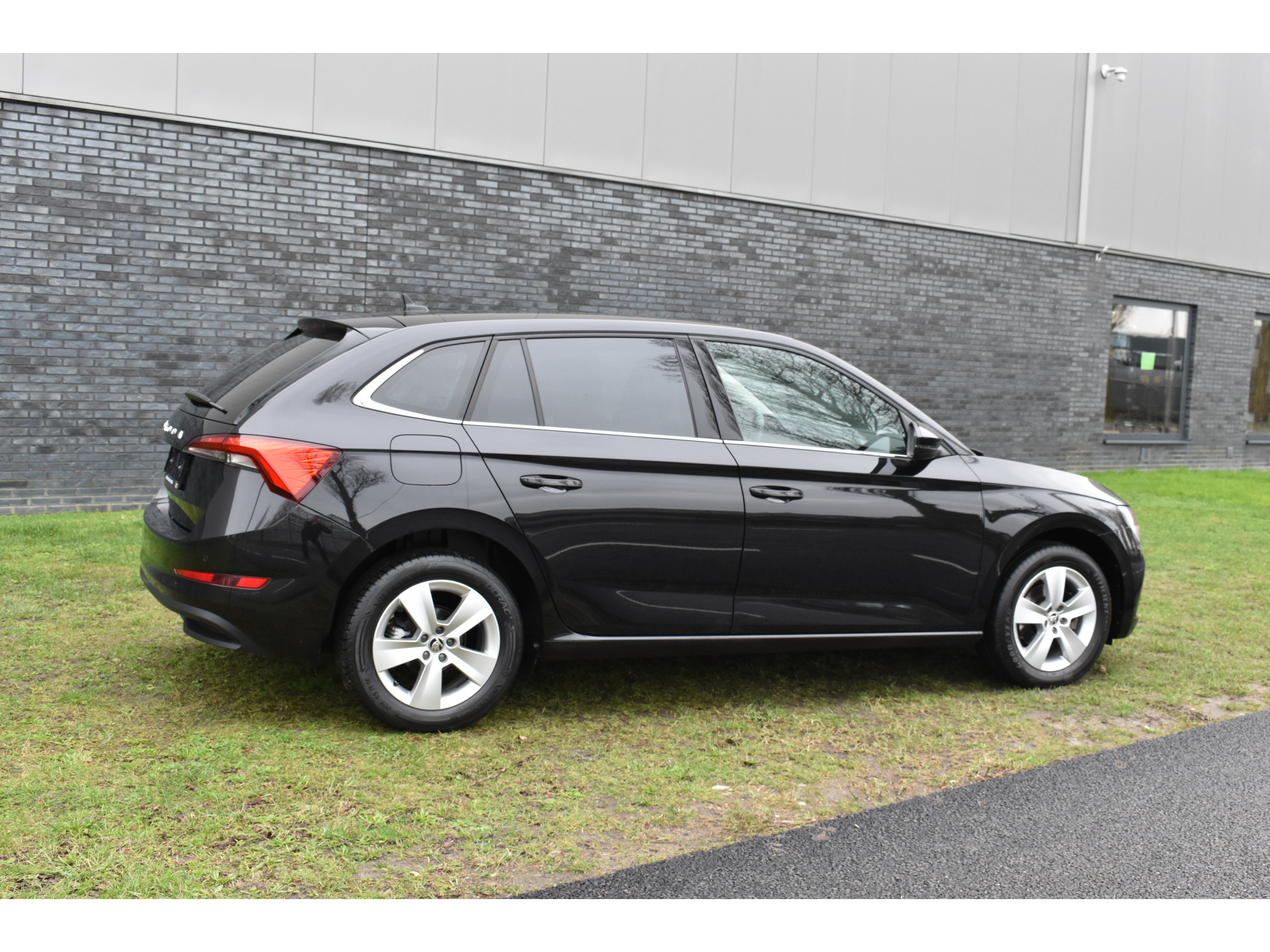 ŠKODA Scala 1.0 TSI Ambition Automaat Carplay Navigatie Front/lane assist Stoelverwarming Parkeer sensoren