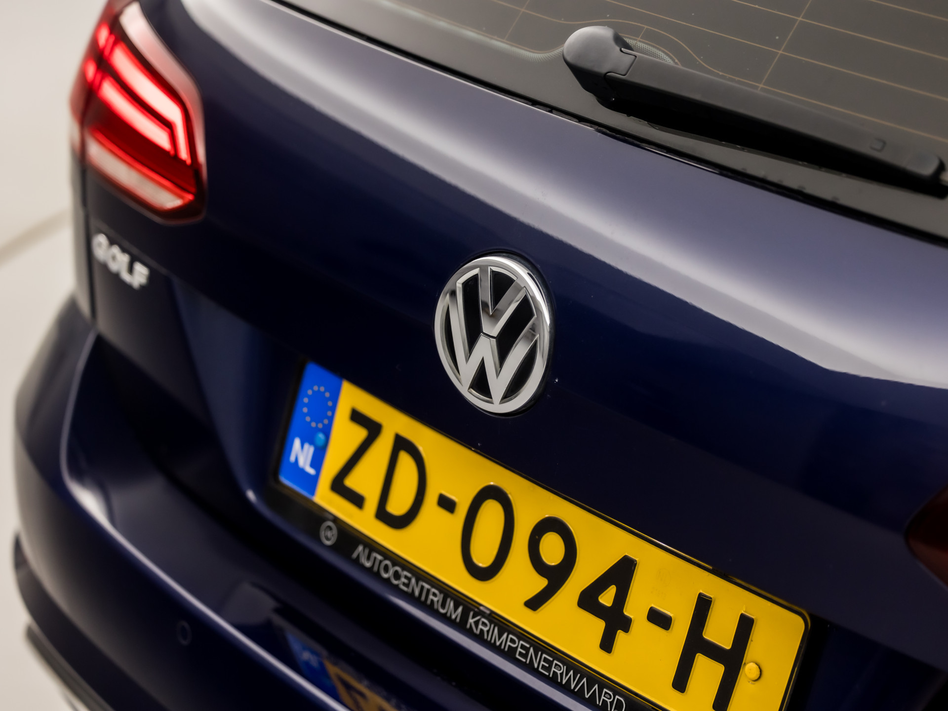 Volkswagen Golf Variant 1.0 TSI Sportline 116Pk Automaat (GROOT NAVI, APPLE CARPLAY, CLIMATE, ADAPTIVE CRUISE, PARKEERSENSOREN, LM VELGEN, NIEUWE APK, NIEUWSTAAT)