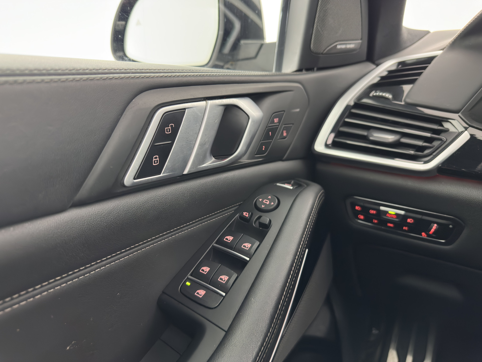 BMW X5 M50d M-Sportpack High Executive Aut. *PANO | HEAD-UP | LASER-LED | LEATHER | SOFT-CLOSE | ADAPTIVE-CRUISE | HARMAN/KARDON | BLIND-SPOT | MEMORY-PACK | TOP-VIEW | DIGI-COCKPIT | NAVI-FULLMAP | ECC | PDC | TOWBAR |