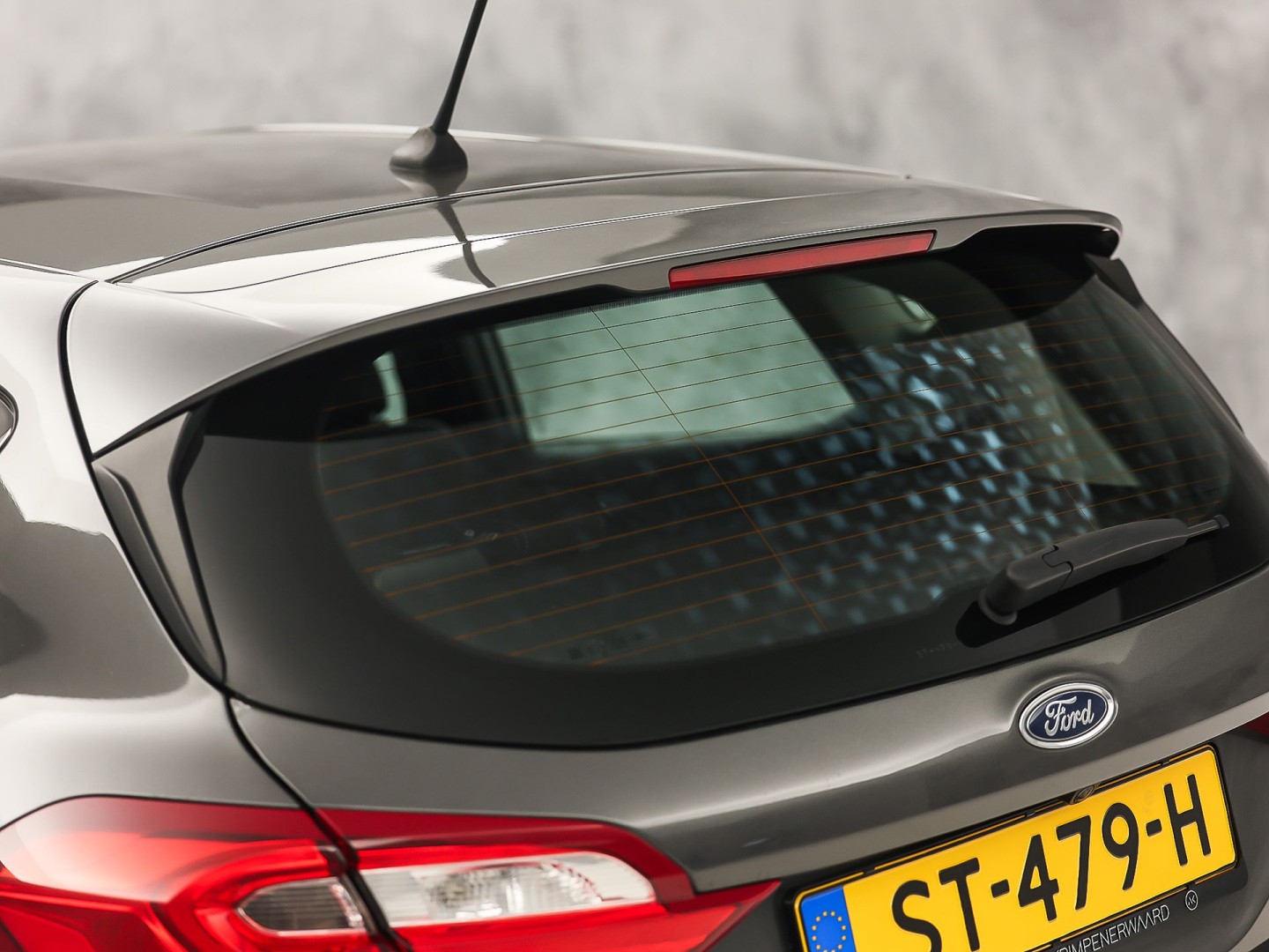 Ford Fiesta 1.0 EcoBoost Titanium Sport (APPLE CARPLAY, GROOT NAVI, CLIMATE, CAMERA, SPORTSTOELEN, ADAPTIVE CRUISE, KEYLESS, PARKEERSENSOREN, NIEUWSTAAT)