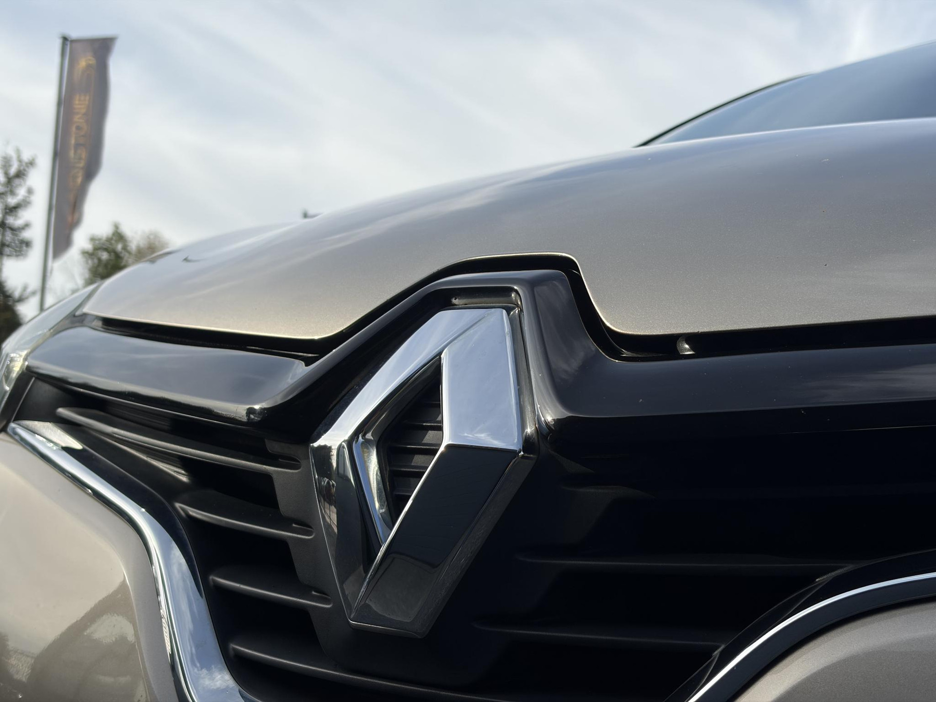 Renault Captur 1.2 TCe Dynamique ✓Navi✓Trekhaak✓Keyless✓Clima✓Cruise✓Dealer Onderhouden✓Automaat✓120pk✓Lm velgen✓Pdc✓N.A.P✓Apk tot 06-2027