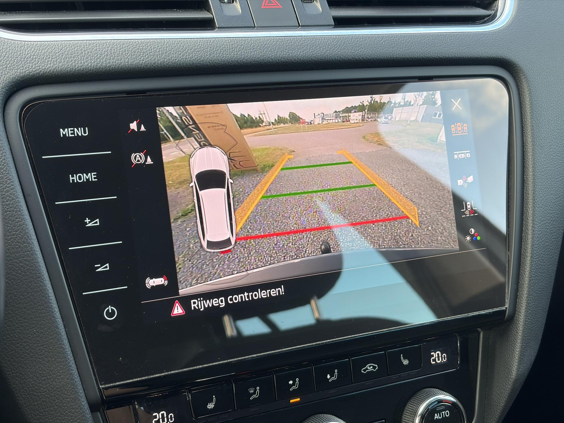 Skoda Octavia Combi 1.5 TSI Greentech Style Business 2e Eigenaar,Draadloze telefoonlader,Carplay,Camera,Navi,Trekhaak,150pk,Pdc V+A,Keyless,Clima,Cruise,Elekt.Stoel,Recent beurt gehad,N.A.P,Apk tot 07-2027