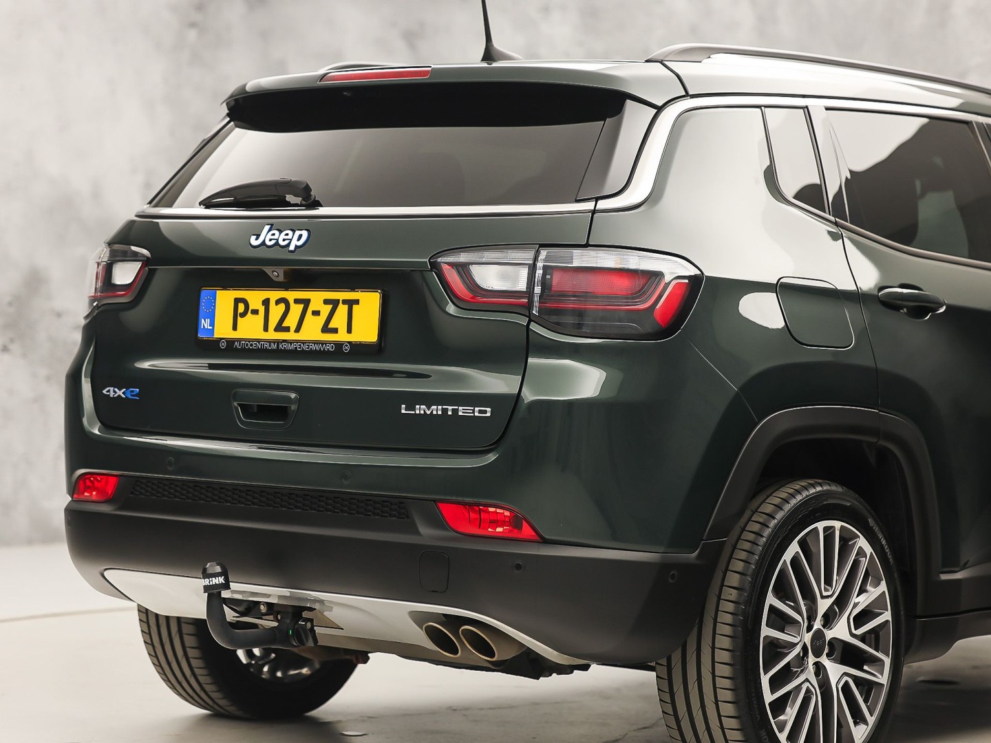 Jeep Compass 4xe 190 Plug-in Hybrid Electric Night Eagle. Automaat (NAP, APPLE CARPLAY, GROOT NAVI, LEDER, ADAPTIVE CRUISE, SPORTSTOELEN, GETINT GLAS, KEYLESS, NIEUWSTAAT)