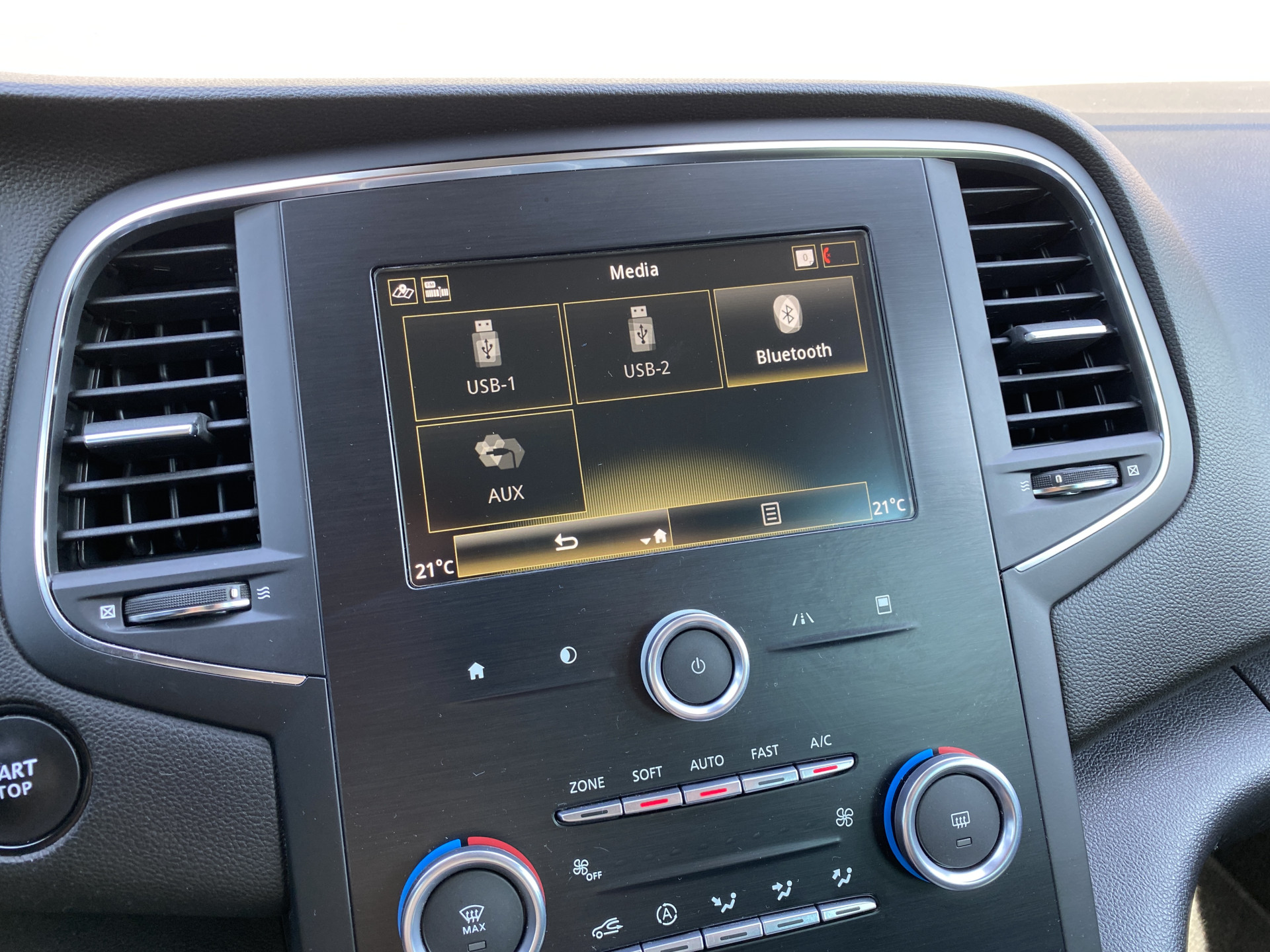 Renault Mégane Estate 1.3 TCe Bose 160 pk AUT. | navigatie | cruise control | trekhaak | bose audio | keyless | privacy glas