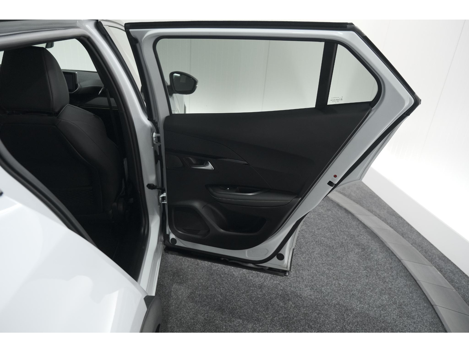 Peugeot 2008 PureTech 130 EAT8 GT | 360 Camera | Stoelmassage | Adaptieve Cruise Control | Dodehoekdetectie