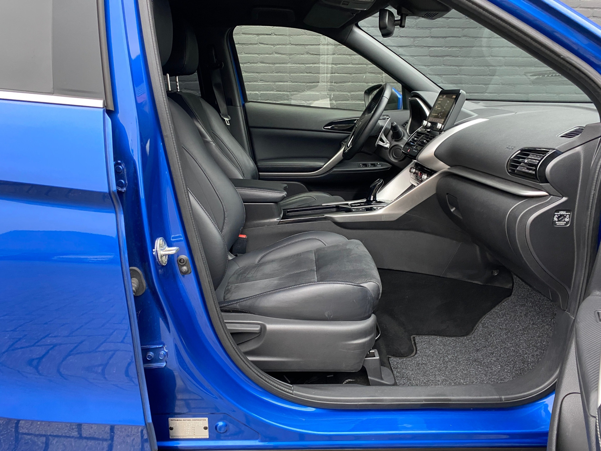 Mitsubishi Eclipse Cross 2.4 PHEV Instyle 4WD 188 pk AUT. | 1e eigenaar | navigatie | stoel-stuurverwarming | leder/alcantara interieur