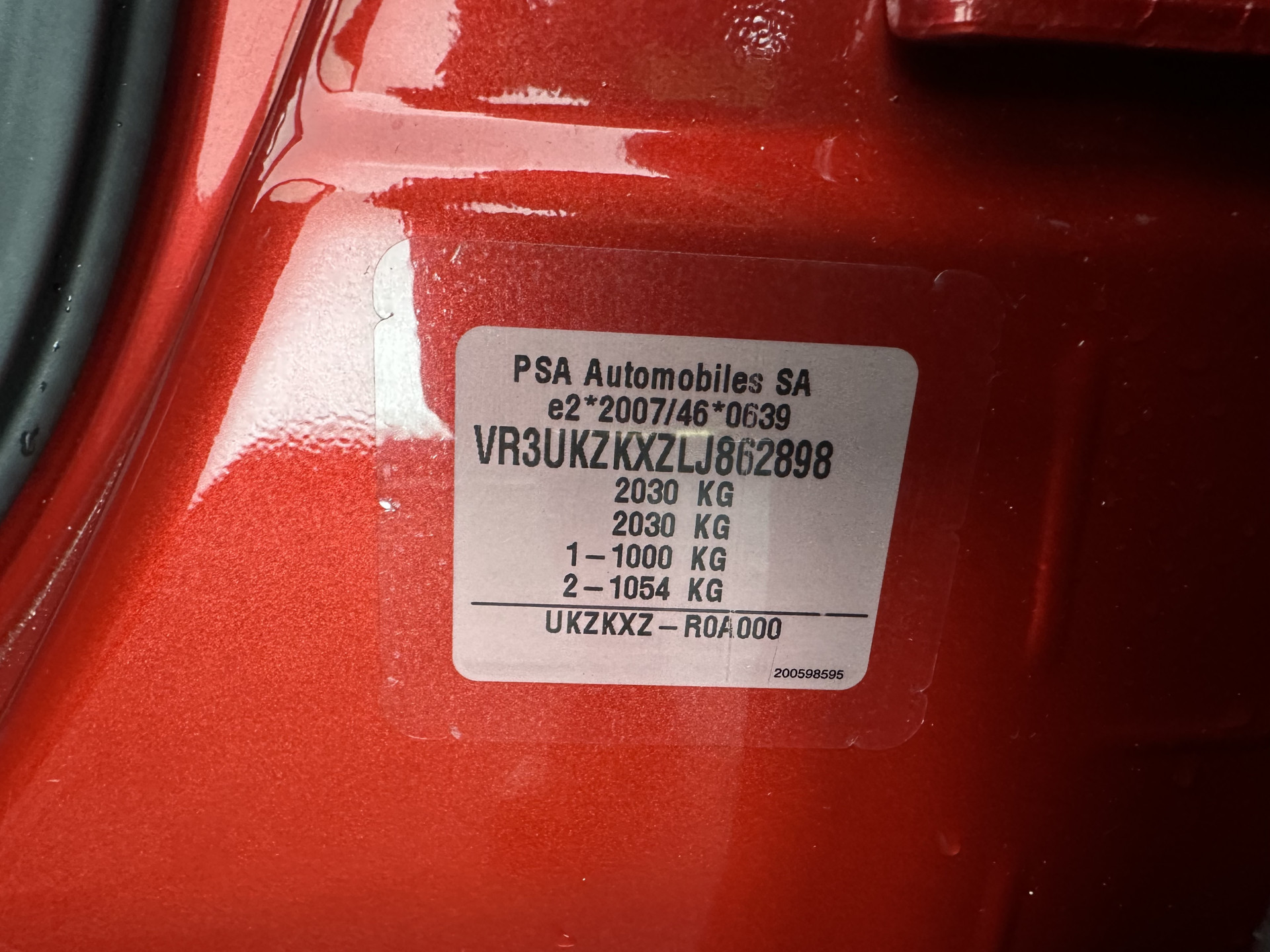 Peugeot e-2008 EV Allure 50 kWh [ 3-Fase ] {SOH-84%} (INCL-BTW) *PANO | LEATHER-FABRIC | FULL-LED | SPORT-SEATS | DIGI-COCKPIT | CAMERA | KEYLESS | PRIVACY-GLASS | DAB+ | NAVI-FULLMAP | ECC | CARPLAY | LANE-ASSIST | PDC | CRUISE | 17''ALU*