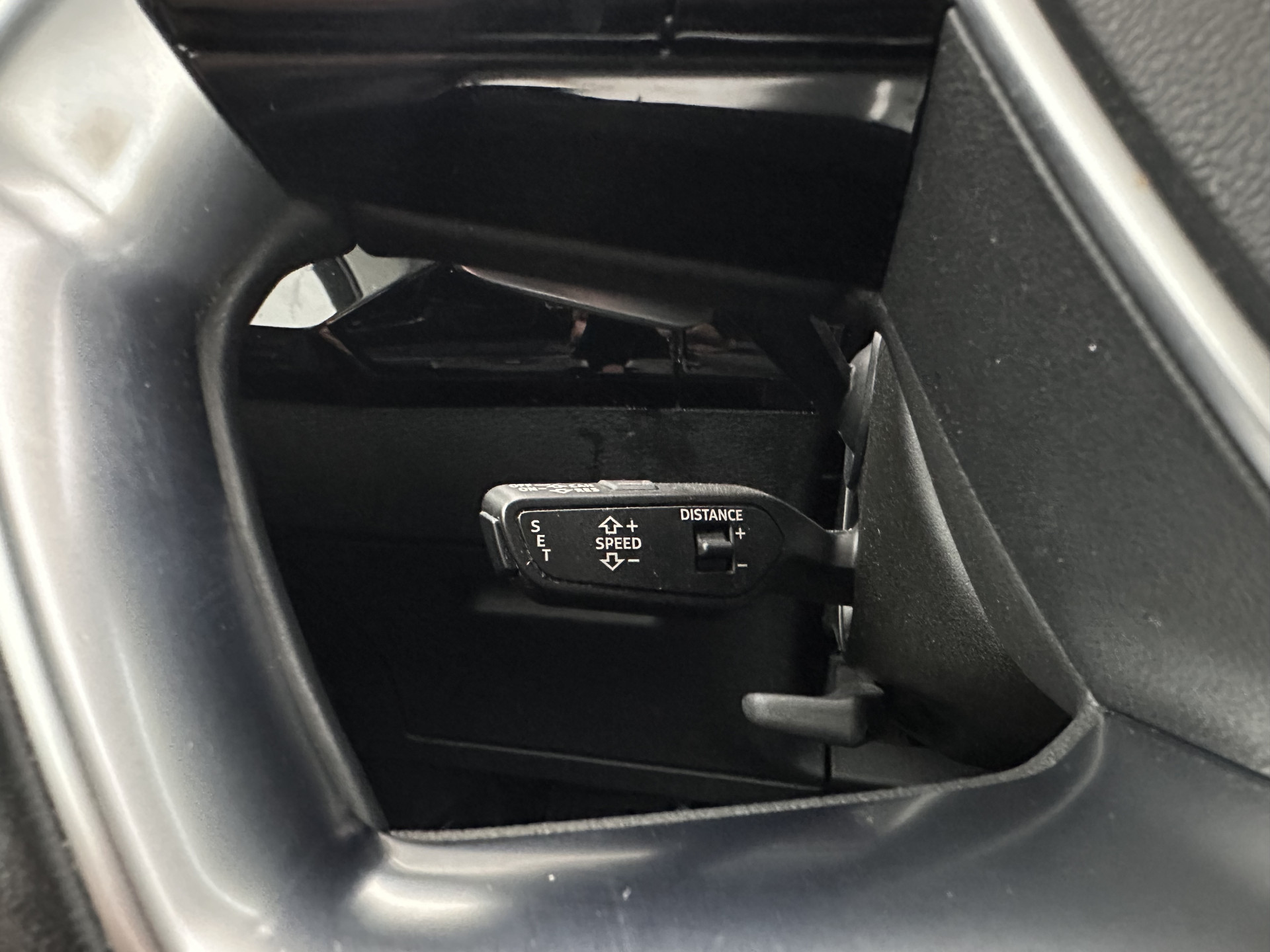 Audi e-tron 55 quattro Business edition Plus 95 kWh [ 3-Fase ] {SOH-88%} (INCL-BTW) *PANO | LUXURY-LEATHER | ADAPTIVE-CRUISE | FULL-LED | DIGI-COCKPIT | KEYLESS | MEMORY-PACK | CAMERA | NAVI-FULLMAP | SHIFT-PADDLES | DAB+ | COMFORT-SEATS | 20''ALU*