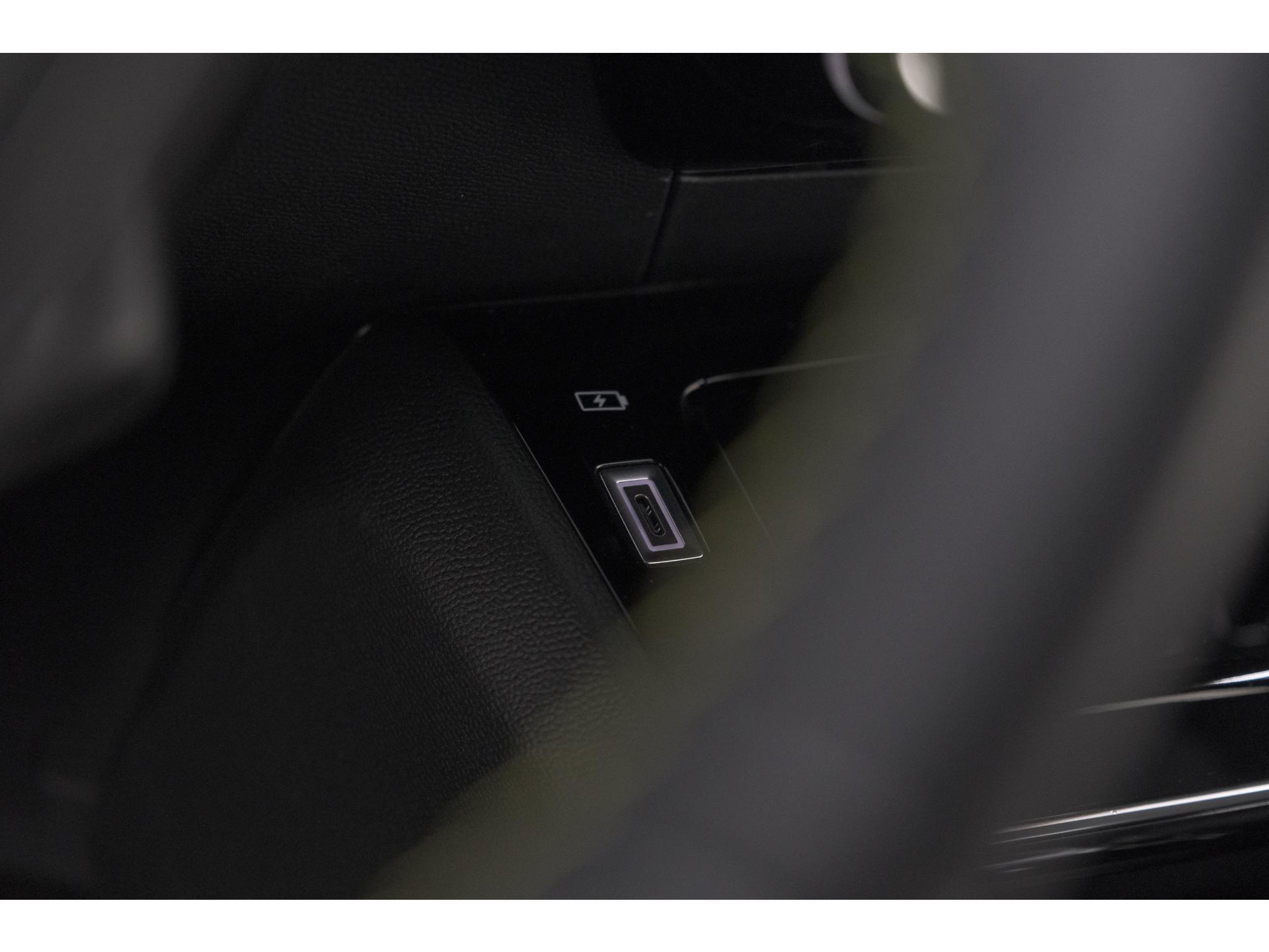 Peugeot 2008 PureTech 130 EAT8 GT | Camera | Apple Carplay | Parkeersensoren | 17 Inch Lichtmetalen Velgen
