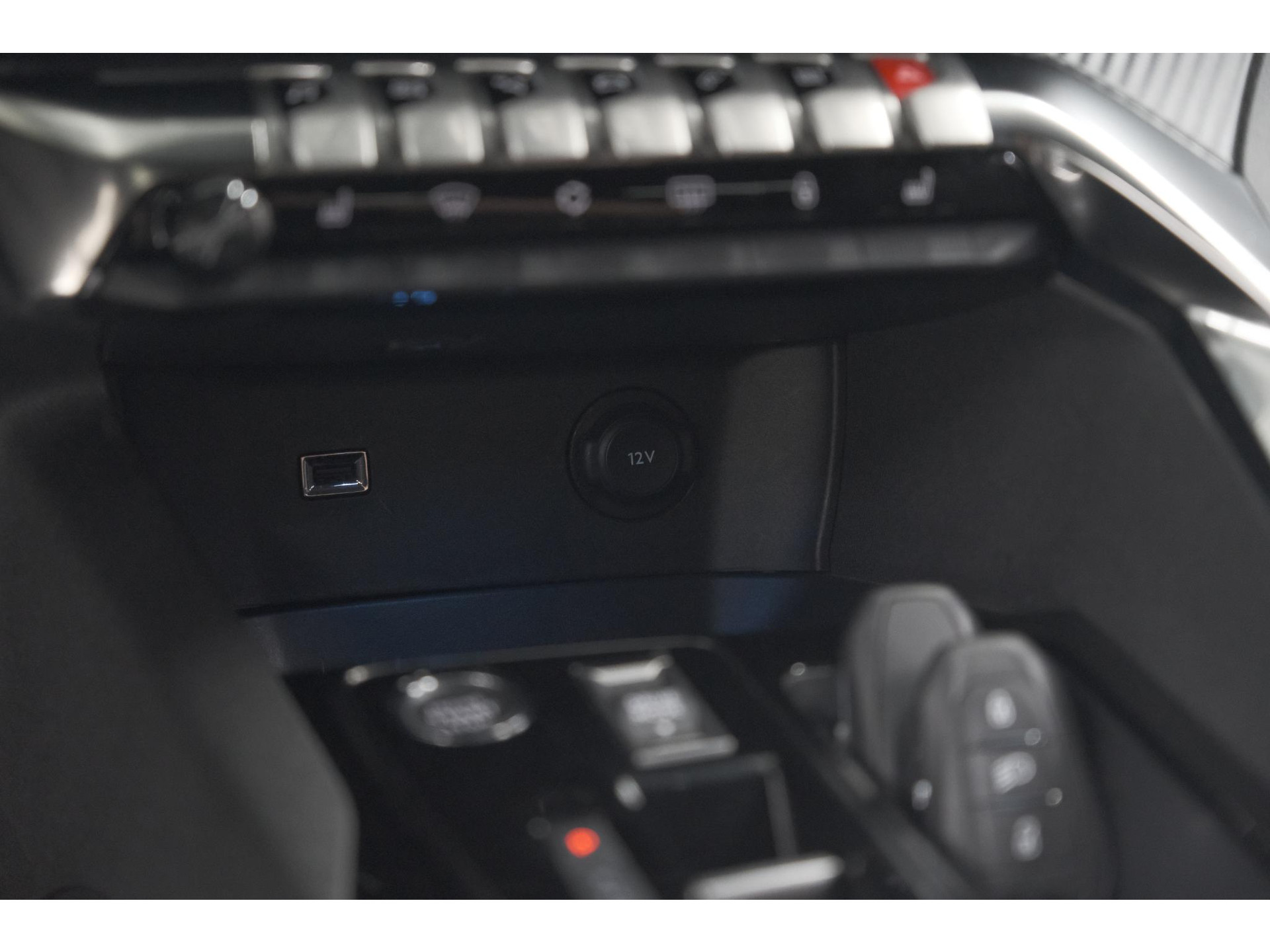 Peugeot 5008 PureTech 130 EAT8 Active Pack Business | 7 Zitplaatsen | Camera | Navigatie | Apple Carplay | Parkeersensoren