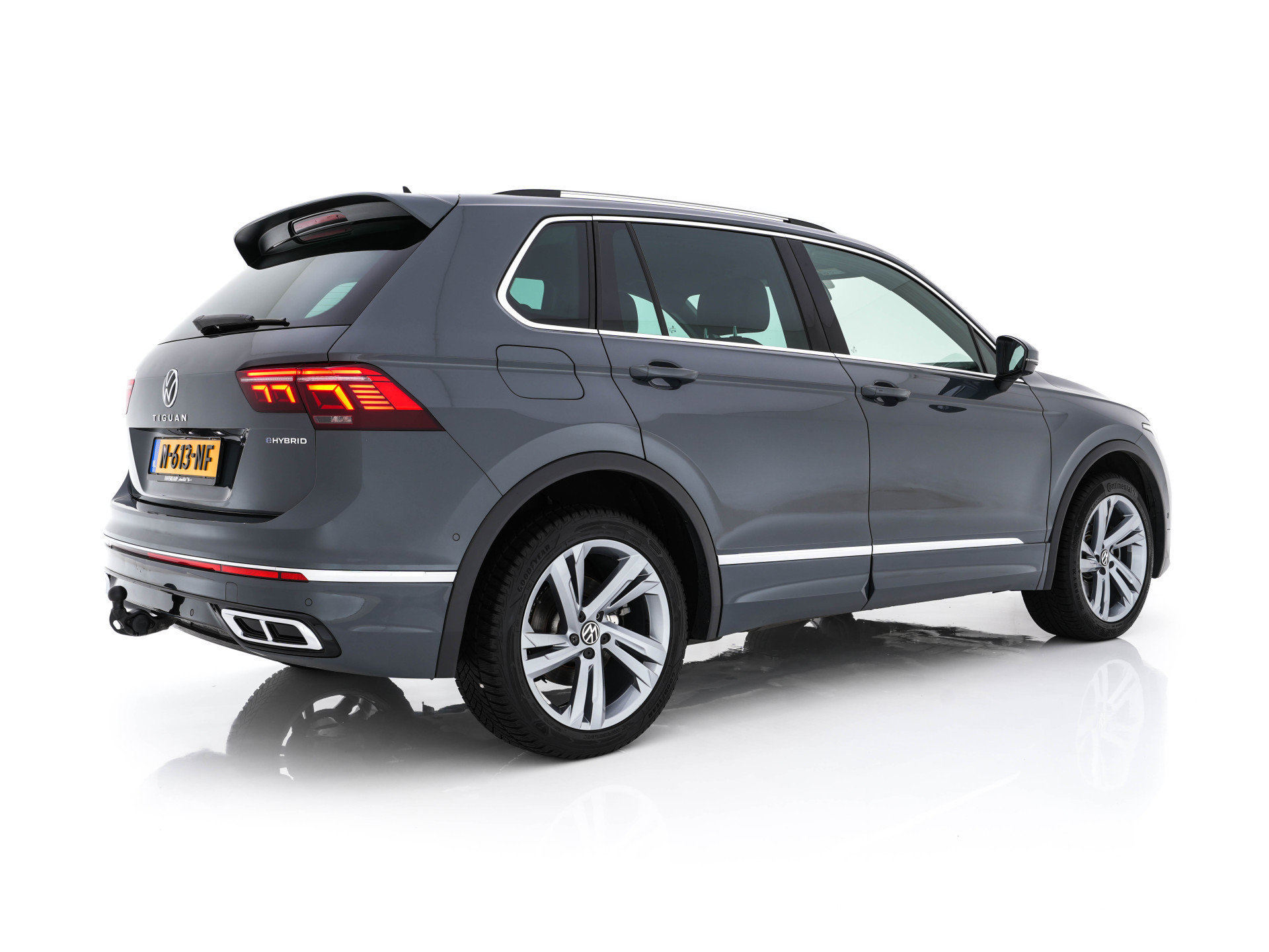 Volkswagen Tiguan 1.4 TSI R-Line Business+ (Plug-in) (INCL-BTW) Aut. *PANO | FULL-LED | ADAPTIVE-CRUISE | DIGI-COCKPIT | HEATED-COMFORTSEATS | NAV-FULLMAP | DAB+ | TOWBAR | PRIVACY-GLASS | ECC | PDC | 19''ALU