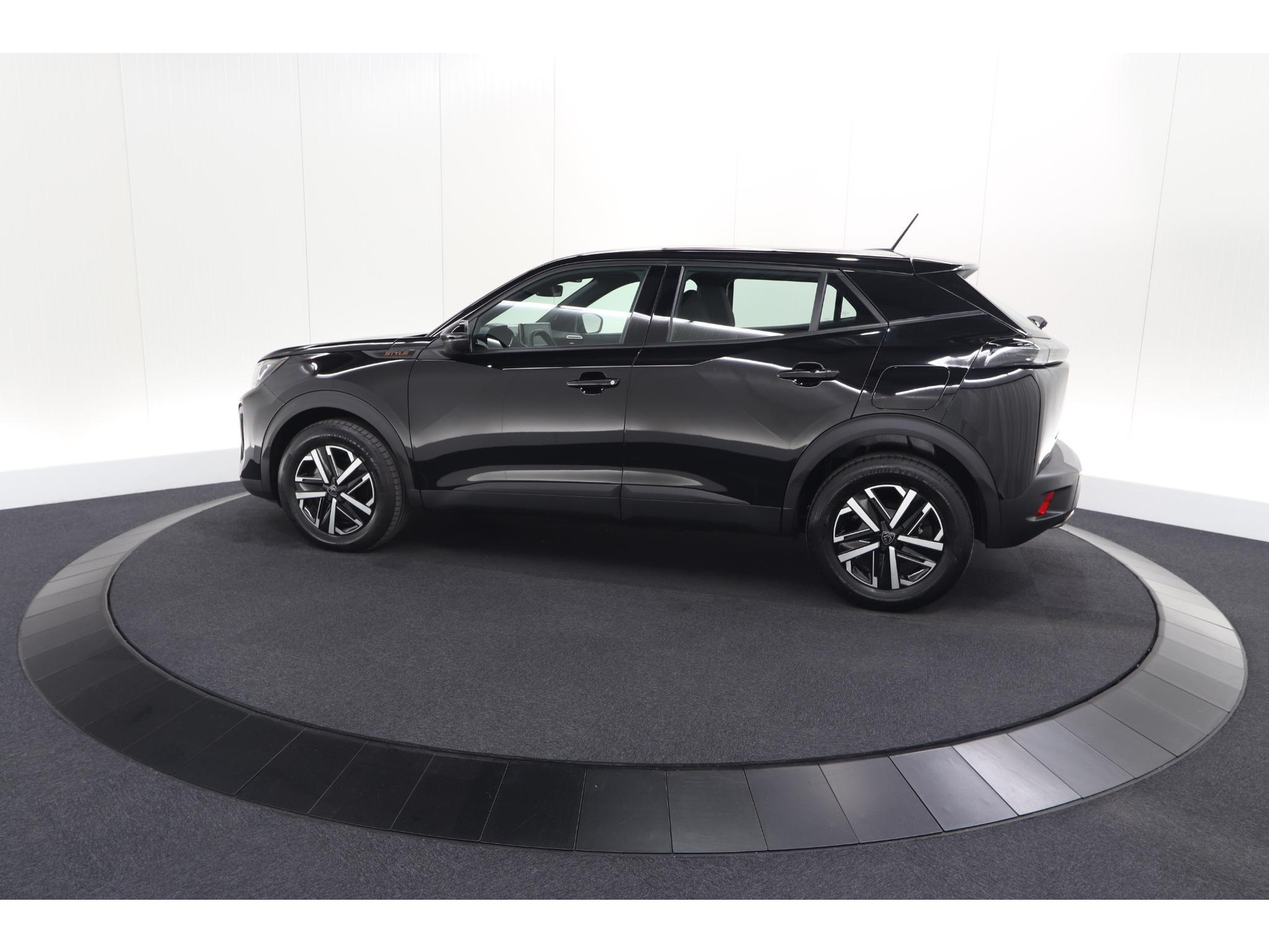 Peugeot 2008 1.2 Hybrid 136 Style | Apple Carplay | Parkeersensoren | Climate Control