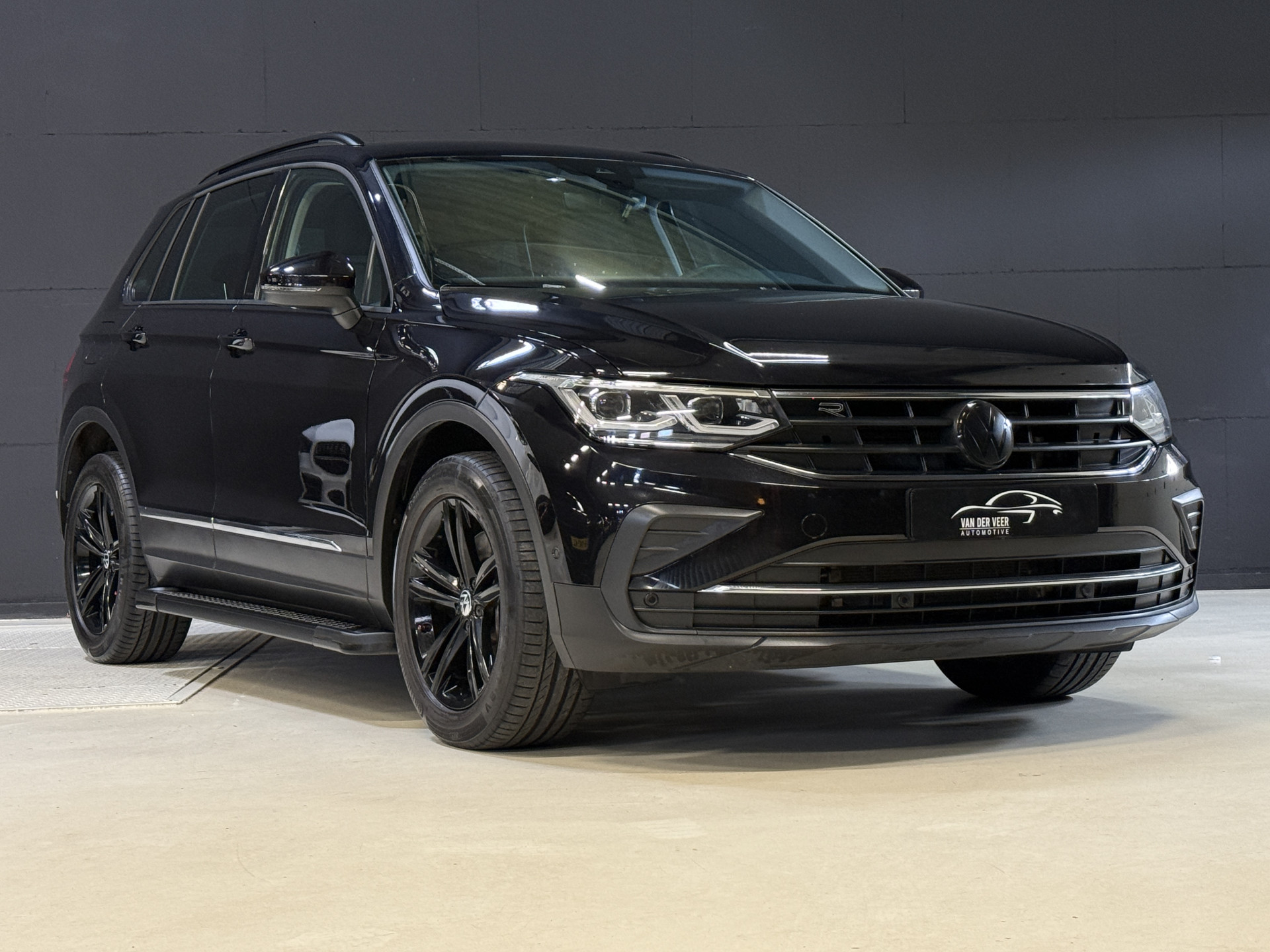 Volkswagen Tiguan 1.4 TSI eHybrid R-Line Business+ | Camera | Stoelverwarming | Dodehoeksensoren