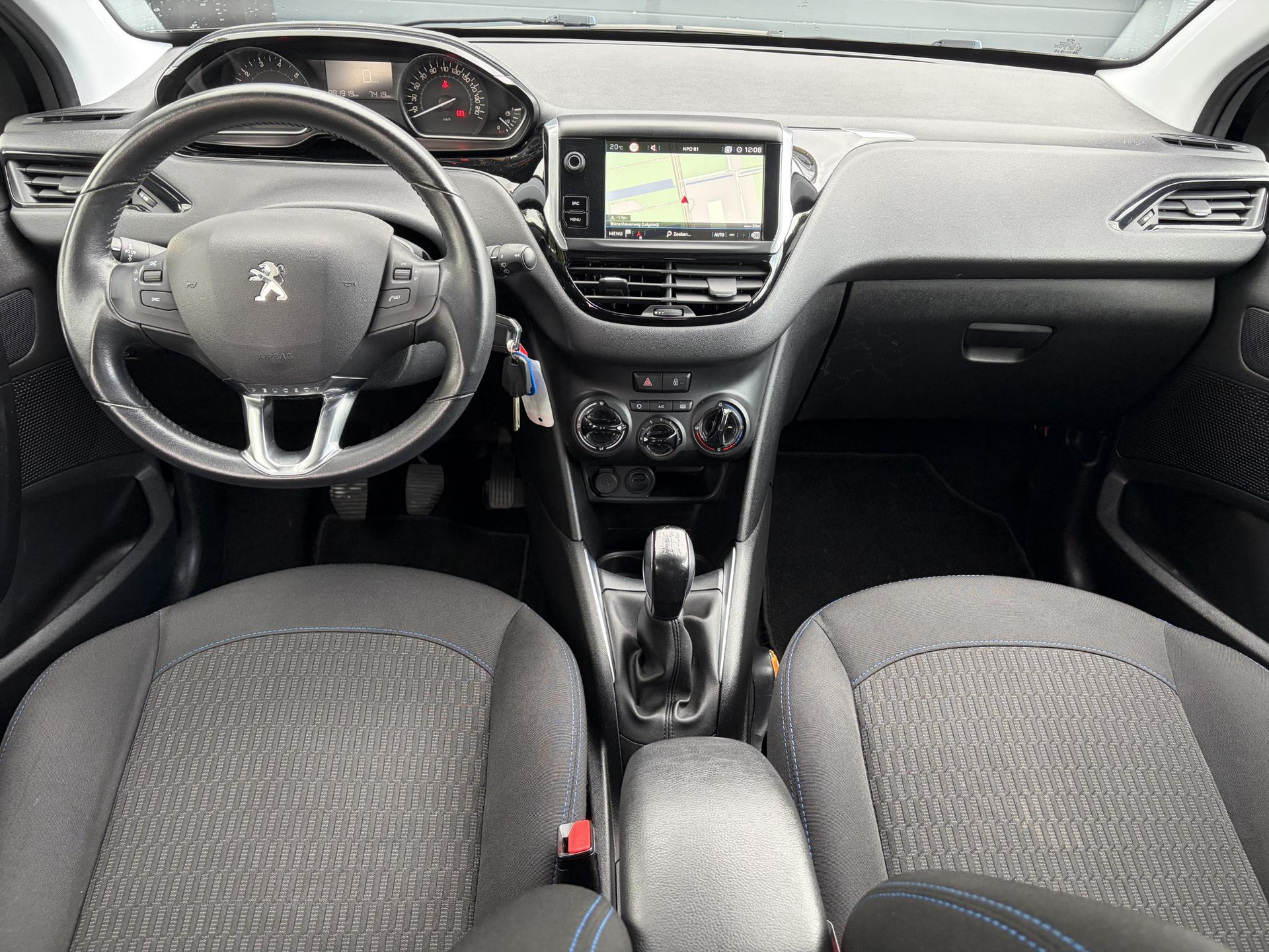 Peugeot 208 1.2 PureTech Signature ✓Net beurt gahad✓Navi✓Carplay✓Lm velgen✓Airco✓Cruise✓5 Deurs✓Pdc✓5 Deurs✓Lm velgen✓N.A.P✓Apk tot 04-2027