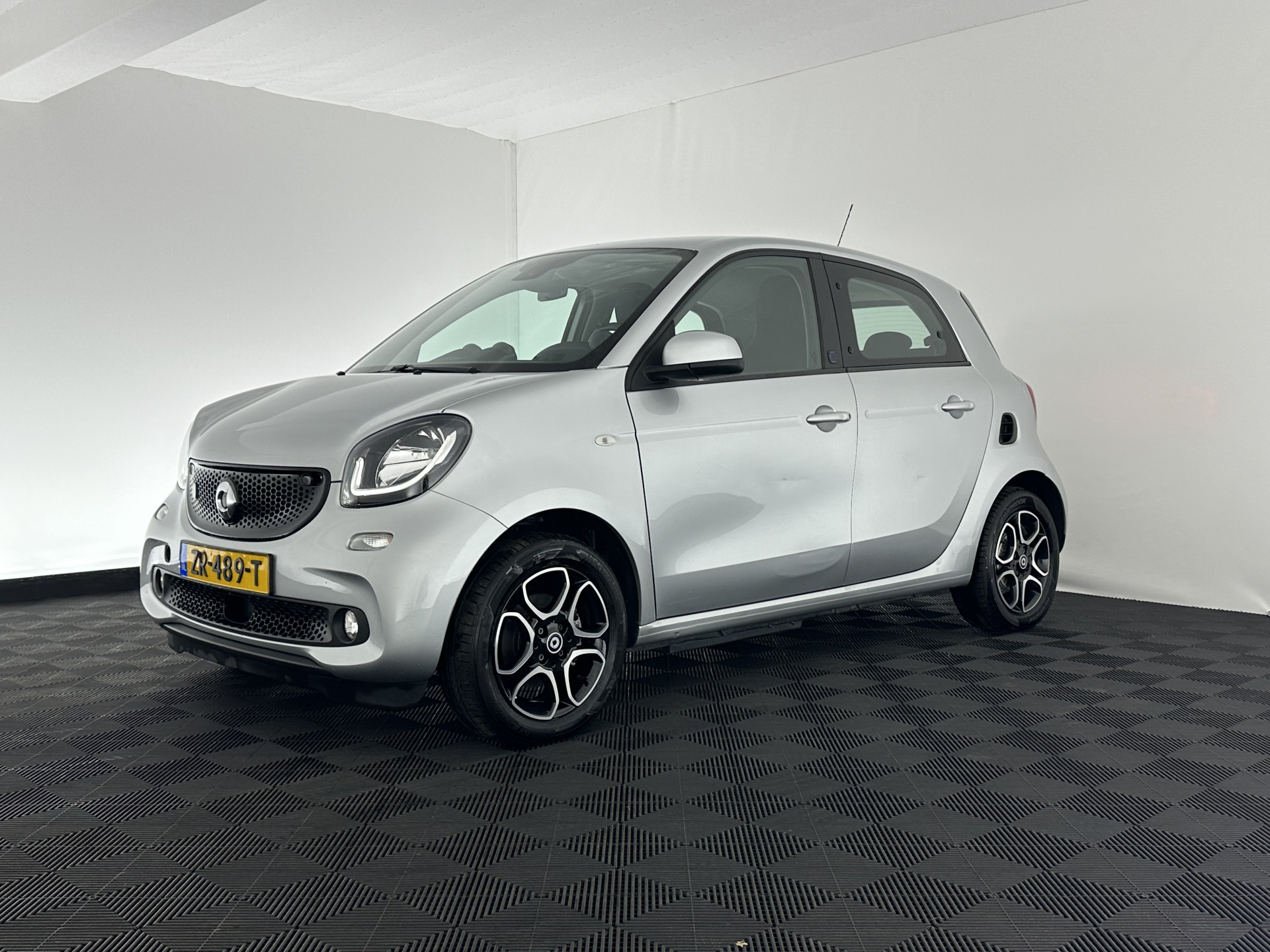 Smart forfour EQ Business Solution {SOH-87%} (INCL-BTW) Aut. *NAVI-FULLMAP | LEATHER | ECC | CRUISE | HEATED-COMFORT-SEATS | 15"ALU*