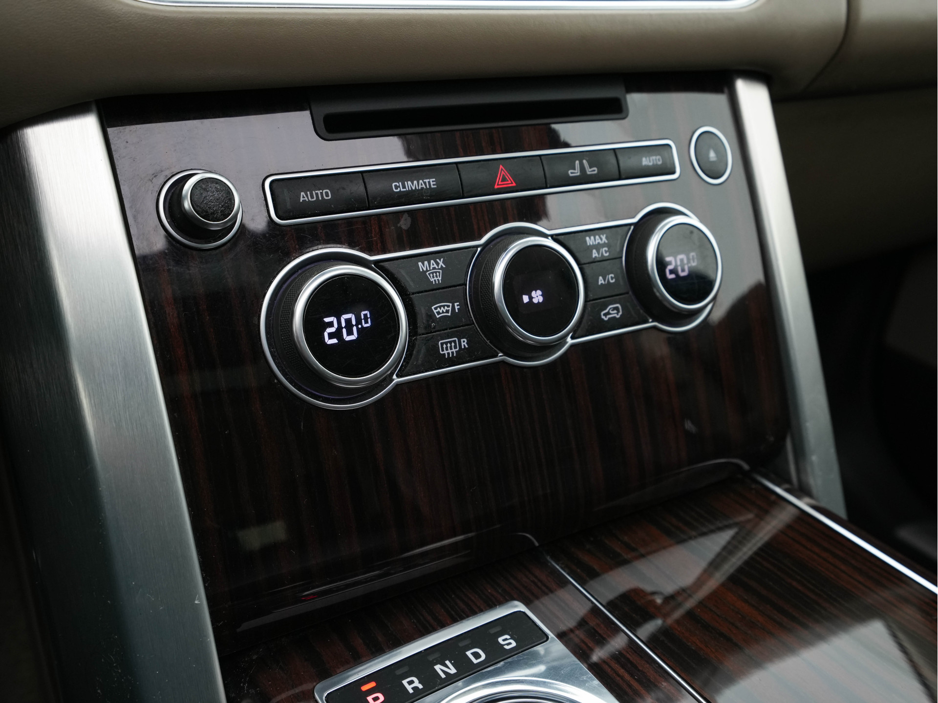 Land Rover Range Rover 4.4 SDV8 Vogue AWD Aut. *PANO | DIGI-COCKPIT | MERIDIAN-AUDIO | SURROUND-VIEW | MEMORY-PACK |  KEYLESS | OXFORD-FULL-LEATHER | BI-XENON | NAVI-FULLMAP | ECC | PDC | CRUISE | COMFORT-SEATS | 21"ALU*