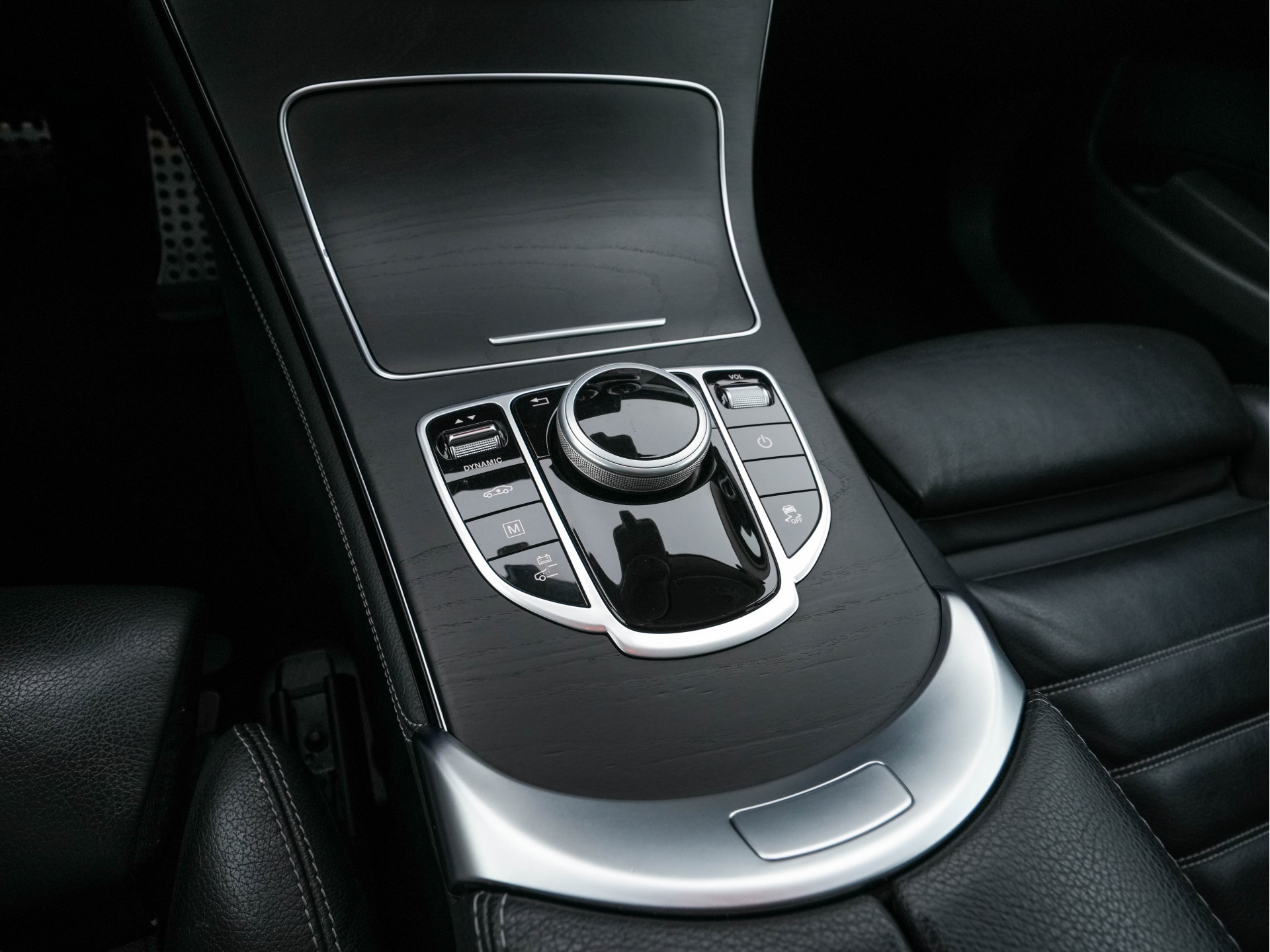 Mercedes-Benz GLC-klasse 350e 4MATIC Premium Plus Plug-in Aut. *LEATHER | FULL-LED | BLIND-SPOT | HEATED-SPORTSEATS | CAMERA | KEYLESS | AIR-SUSPENSION | ADAPTIVE-CRUISE | PRIVACY-GLASS | NAVI-FULLMAP | 20''ALU*