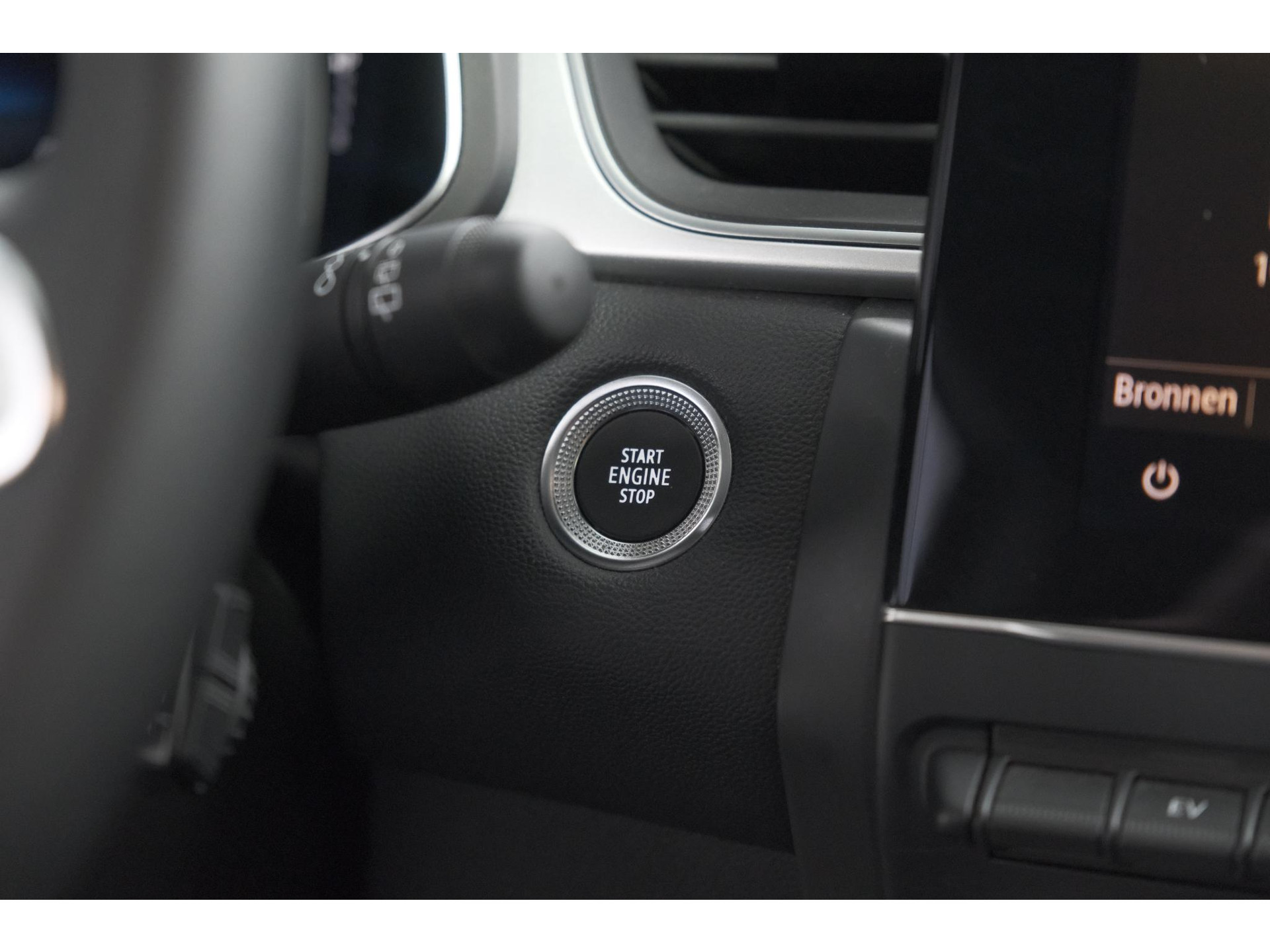 Renault Captur 1.6 E-Tech full hybrid 145 techno | Navigatie | Camera | Apple Carplay | 9.3 Inch Grootscherm