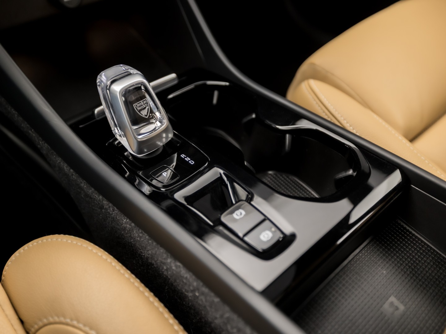 Volvo XC40 1.5 T5 Recharge Inscription Sport 262Pk Automaat (PANORAMADAK, APPLE CARPLAY, MEMORY SEAT, ZWART HEMEL, CAMERA, LEDER, SPORTSTOELEN, ELEK ACHTERKLEP, NIEUWSTAAT)