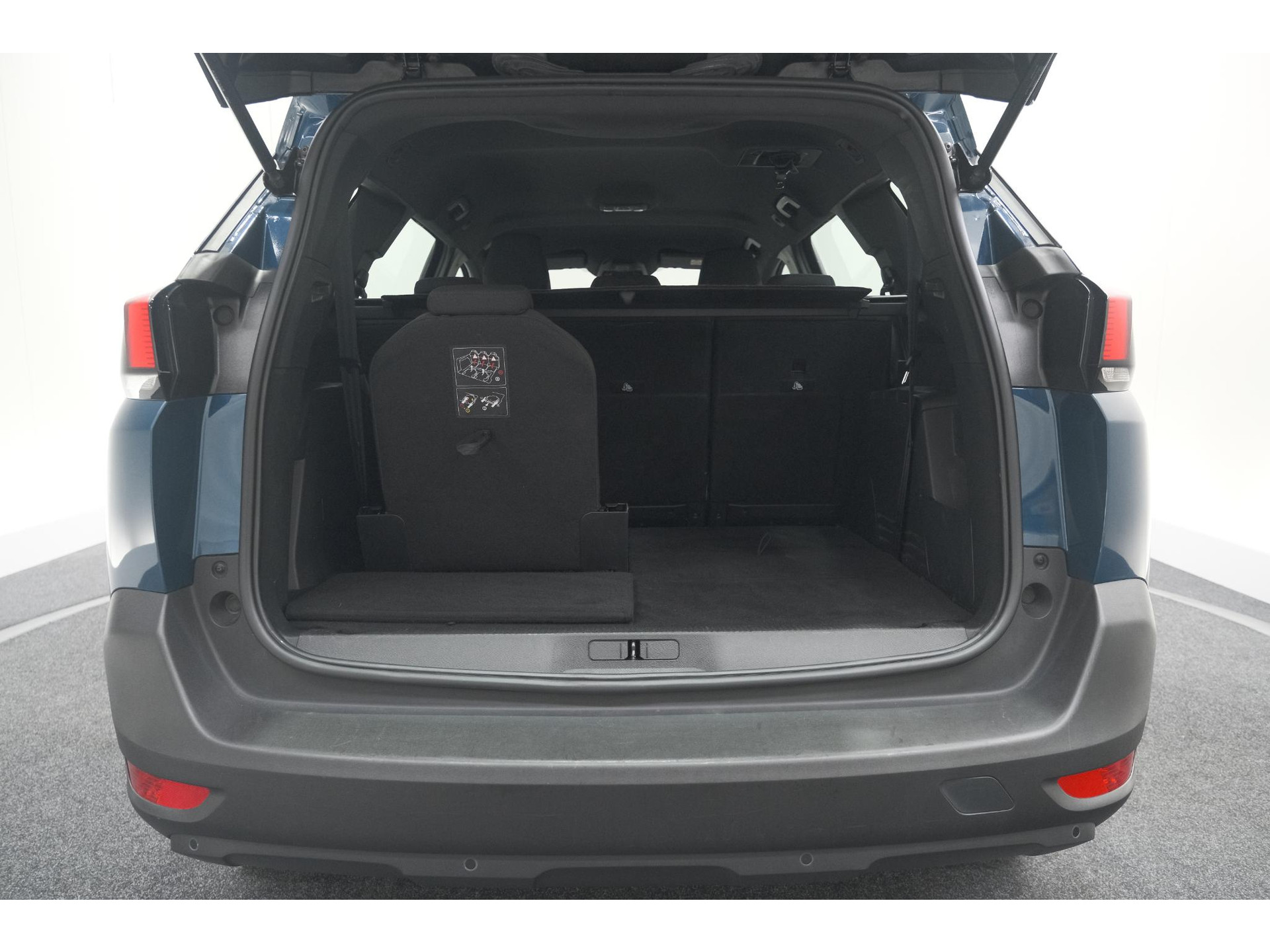 Peugeot 5008 PureTech 130 EAT8 Active Pack | 7 Zitplaatsen | Camera | Navigatie | Apple Carplay | Parkeersensoren