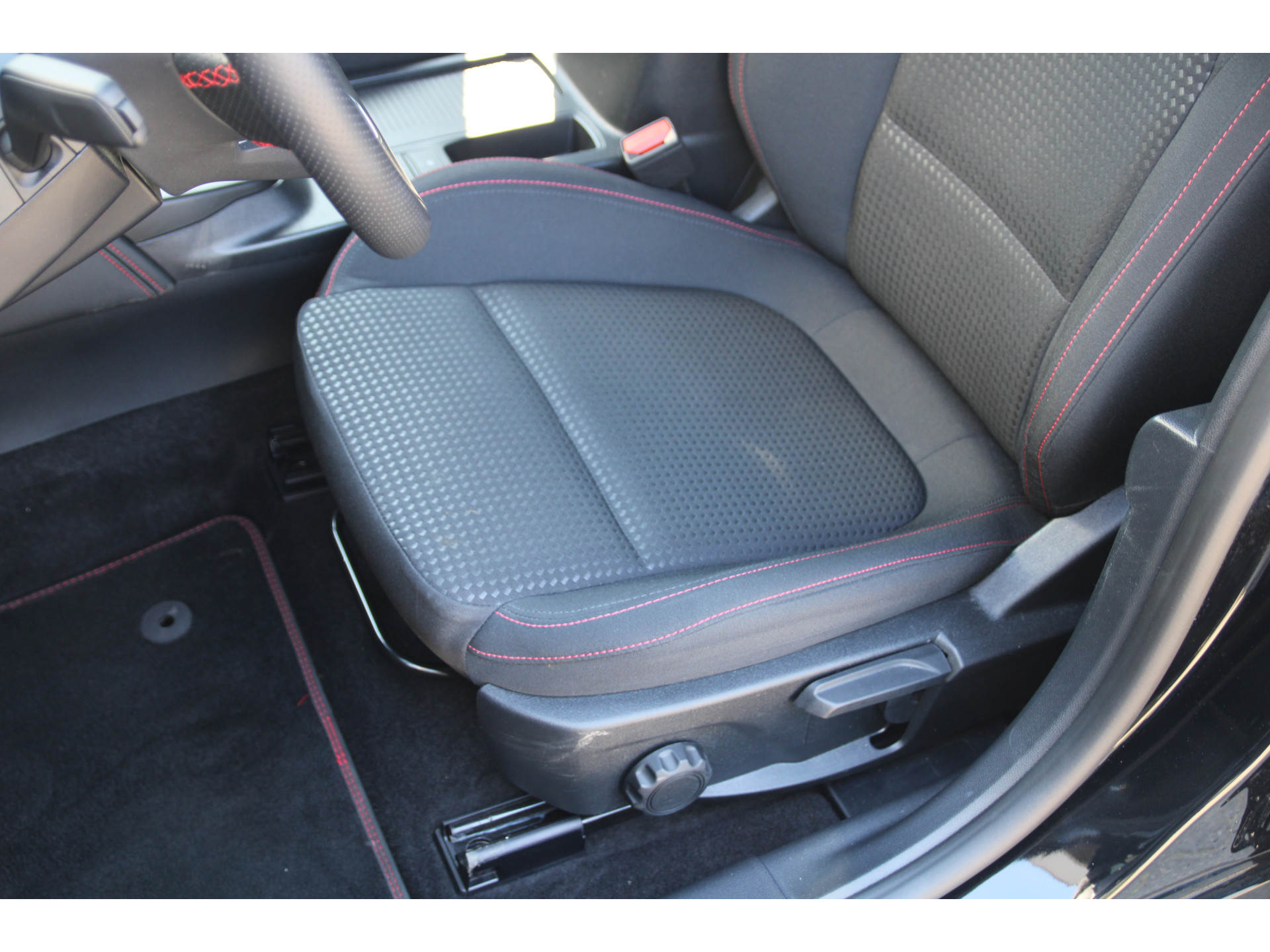 Ford Focus Wagon 1.0 EcoBoost 155 PK AUT. Hybrid ST Line X TREKHAAK AFNEEMBAAR | WINTER-PACK | HEAD-UP