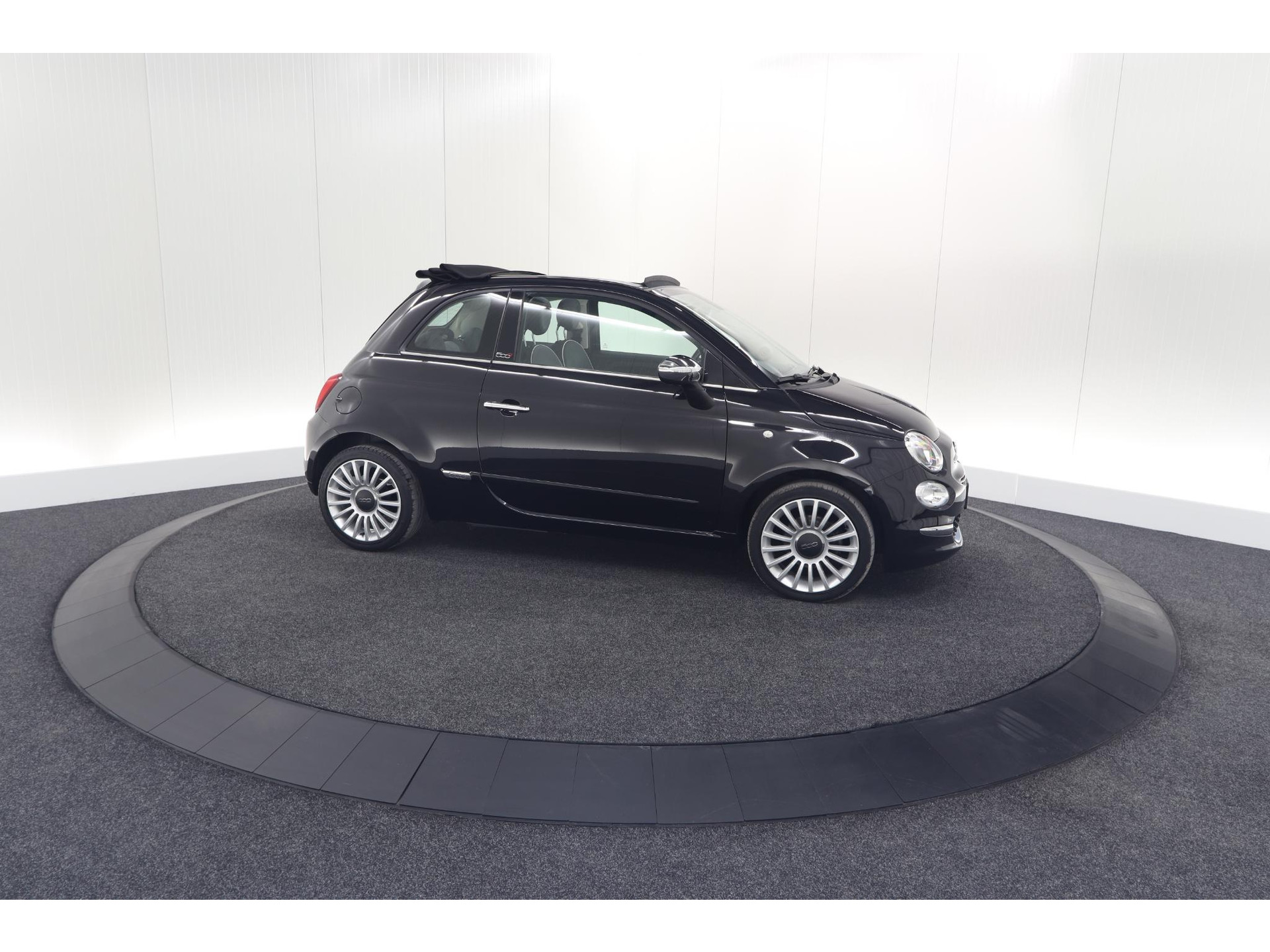 Fiat 500 C TwinAir Turbo Lounge | Parkeersensoren | Climate control | Cruise control | Apple Carplay