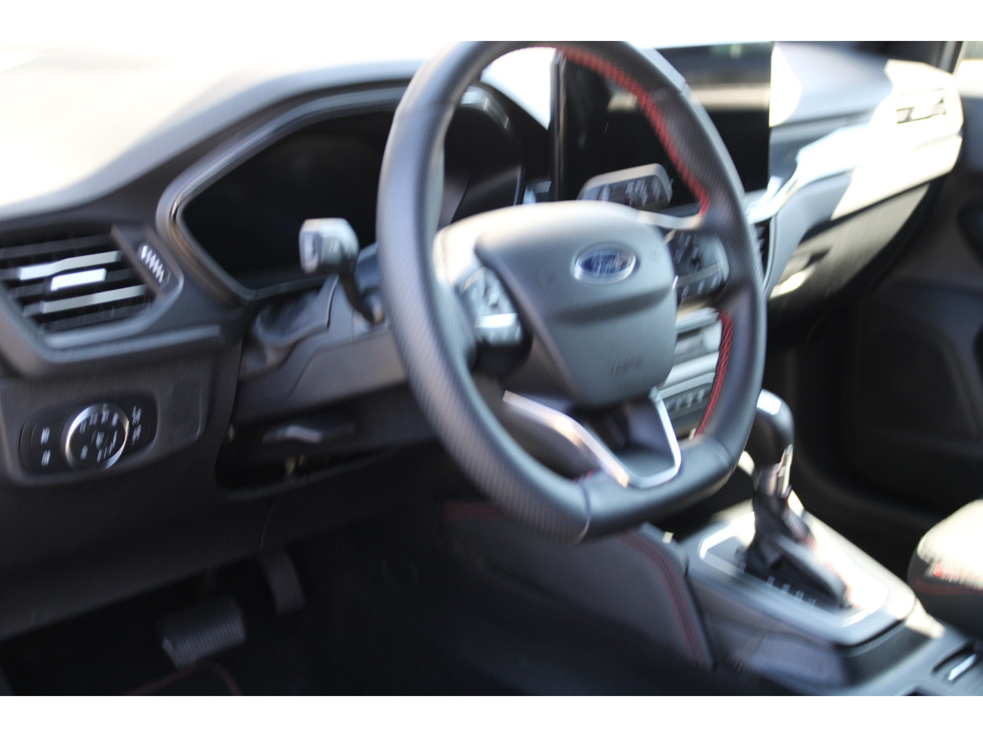 Ford Focus Wagon 1.0 EcoBoost 155 PK AUT. Hybrid ST Line X TREKHAAK AFNEEMBAAR | WINTER-PACK | HEAD-UP