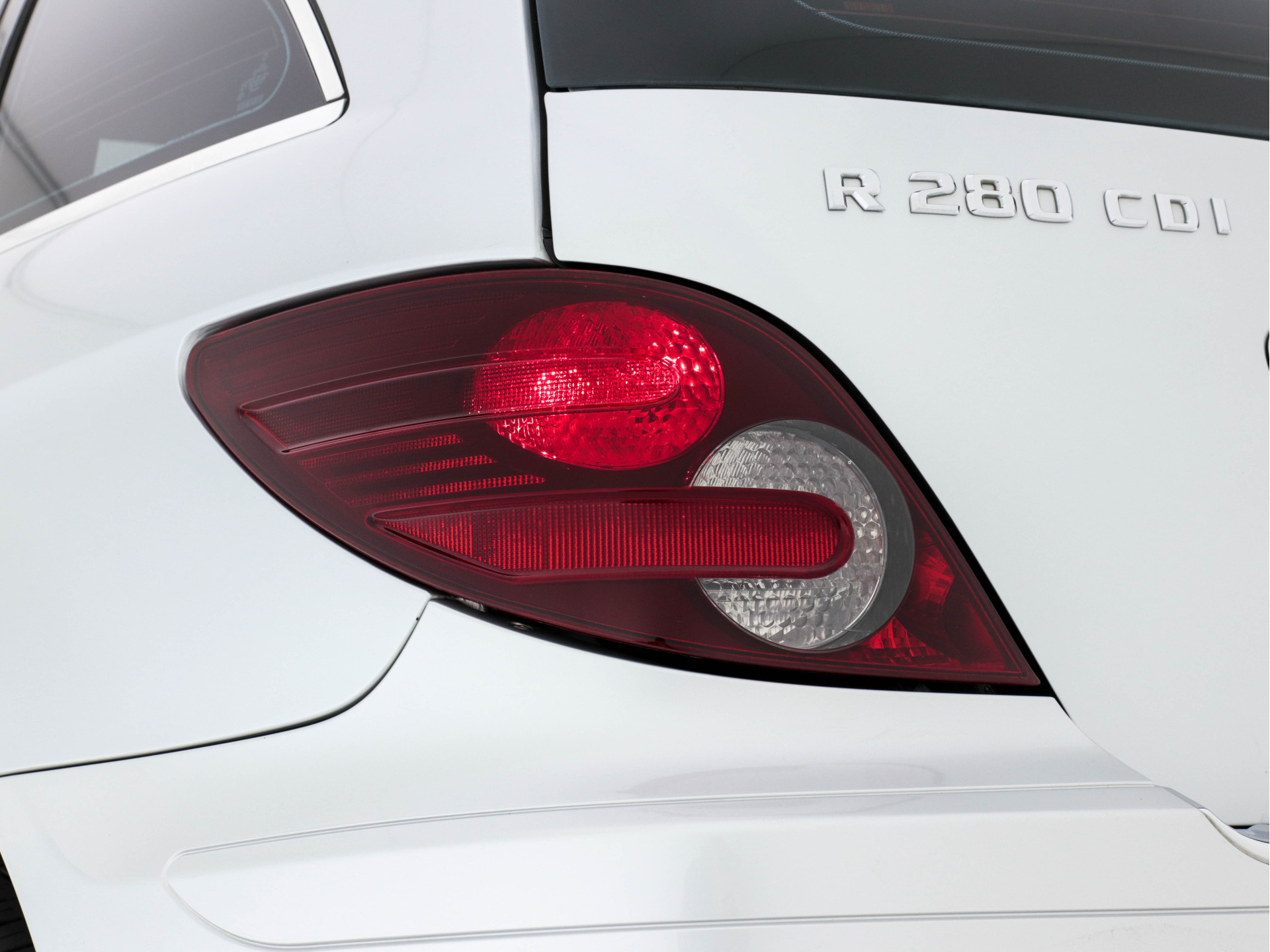 Mercedes-Benz R-klasse 280 CDI (⚠️) 4-Matic (INCL-BTW) Aut. *PANO | FULL-LEATHER | NAVI-FULLMAP | BI-XENON | HEATED/VENTILATED-SEATS | PDC | ECC | CRUISE | COMFORT-SEATS | 19"ALU*