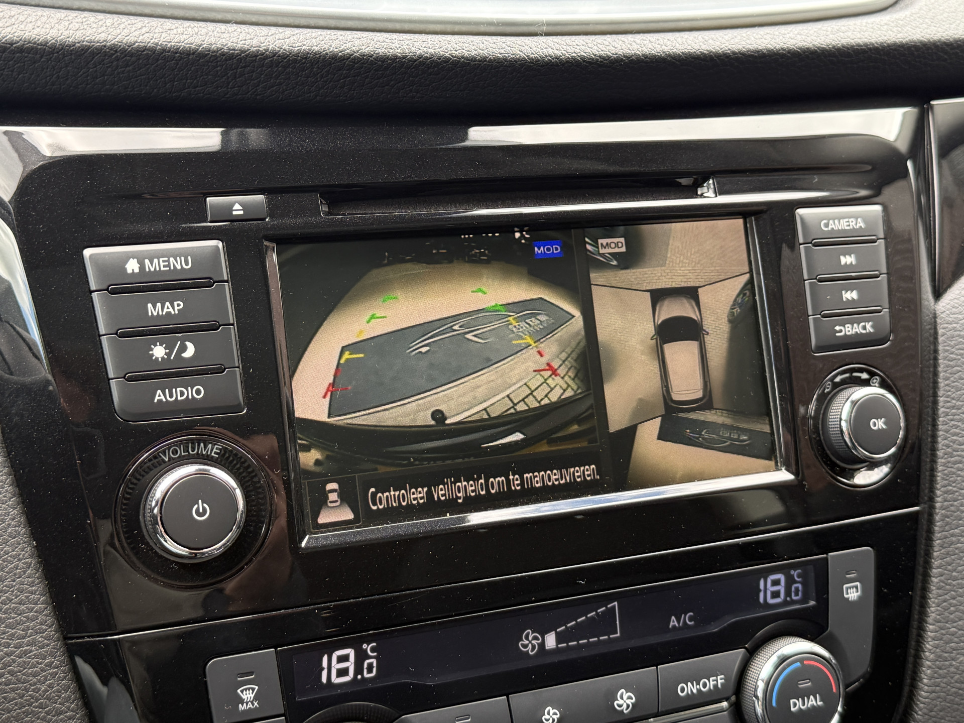 Nissan Qashqai 1.3 DIG-T Design Edition | Panoramadak | Trekhaak | 360 Camera
