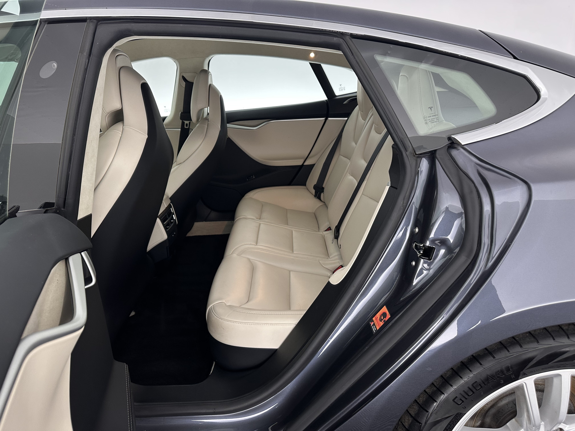 Tesla Model S 100D AWD [ 3-Fase-17kW] {SOH-86%} (INCL.BTW) *PANO-WINDOW | AUTO-PILOT | LEATHER | CCS-FASTLOADER | FULL-LED | NAVI-FULLMAP | KEYLESS | MEMORY-PACK | HEATED-COMFORTSEATS | DIGI-COCKPIT | 19"ALU*