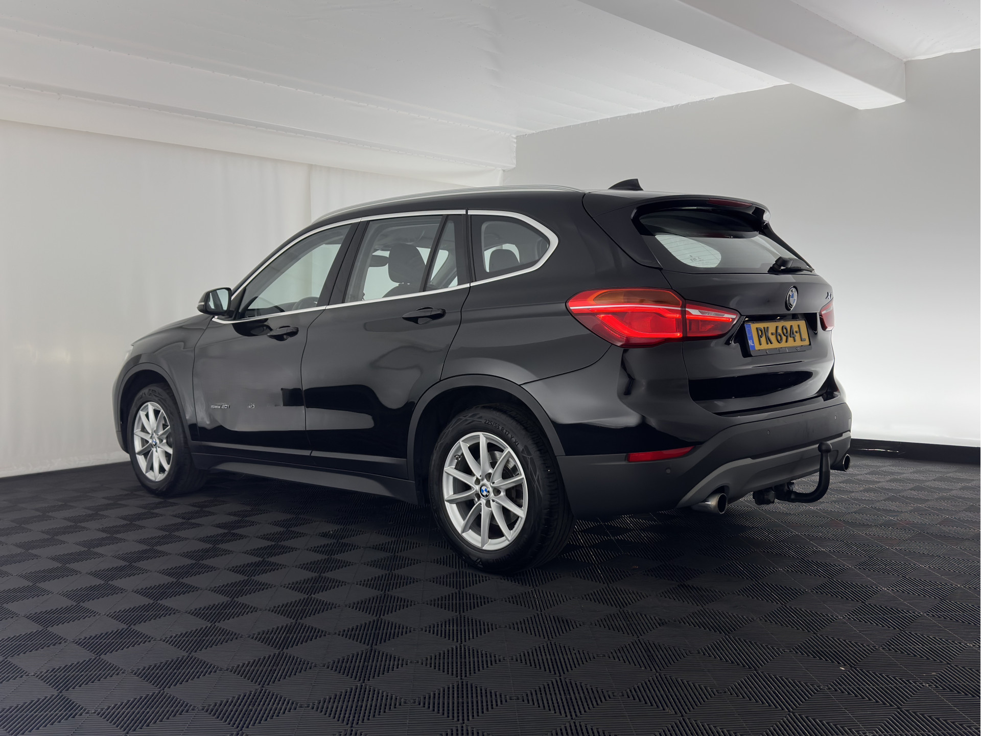 BMW X1 sDrive20i Executive (INCL-BTW) Aut. *LED-LIGHTS | NAVI-FULLMAP | COMFORT-SEATS | ECC | PDC | CRUISE | TOWBAR | 17''ALU*
