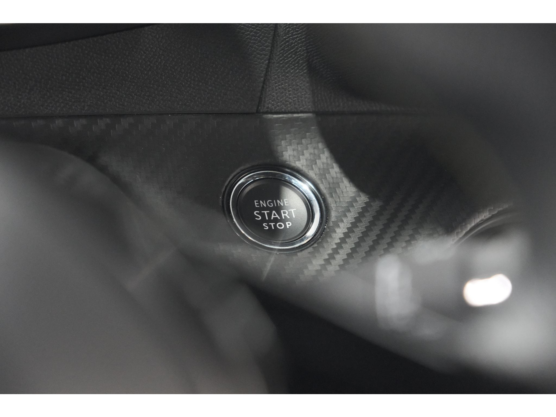 Peugeot 208 PureTech 100 GT | Camera | Adaptieve Cruise Control | Navigatie | Apple Carplay