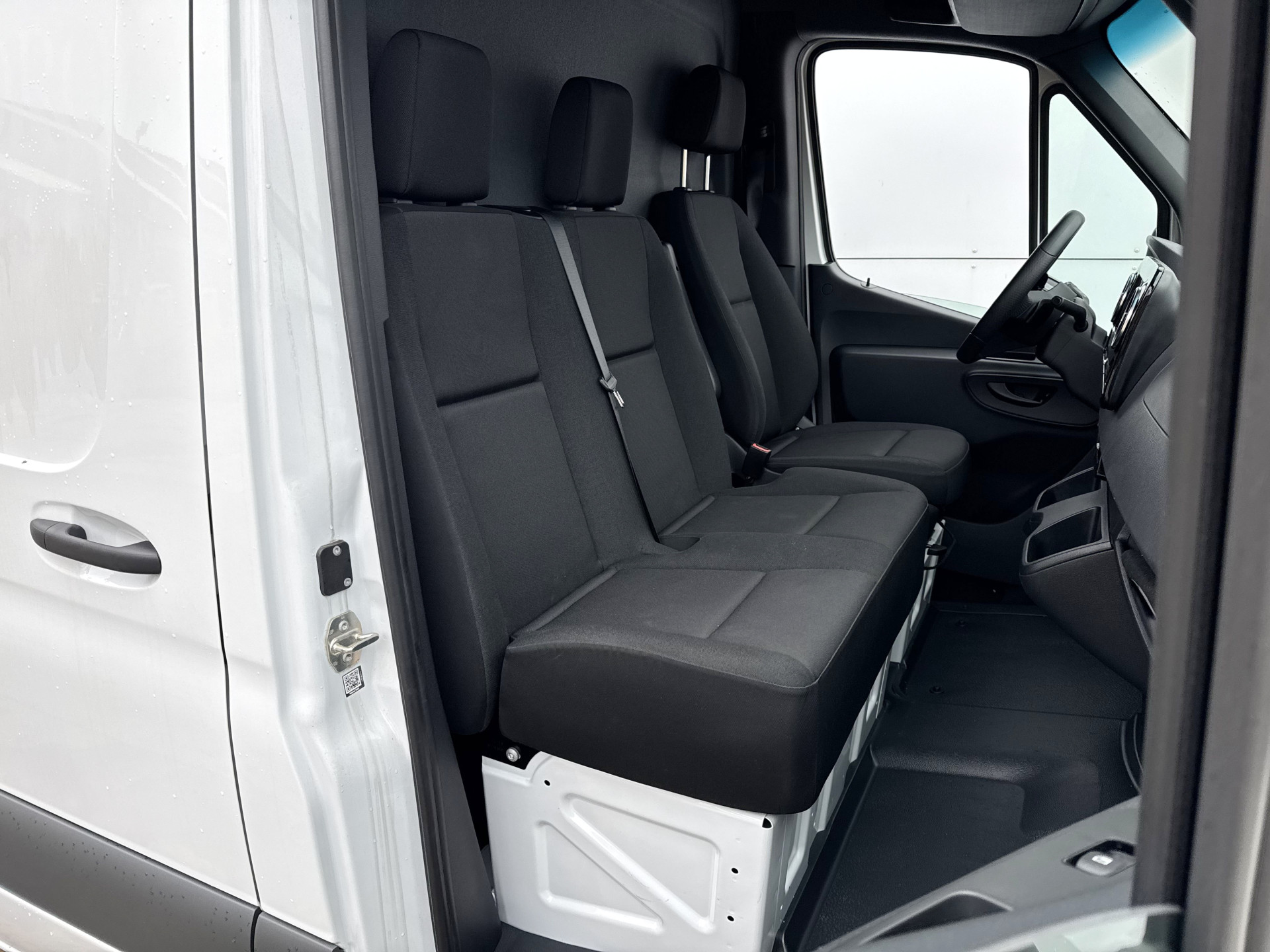 Mercedes-Benz eSprinter 314 Pro 81kWh L2H2 313km WLTP 2000kg Trekvermogen 115kw Snelladen Adaptieve Cruise Widescreen Camera