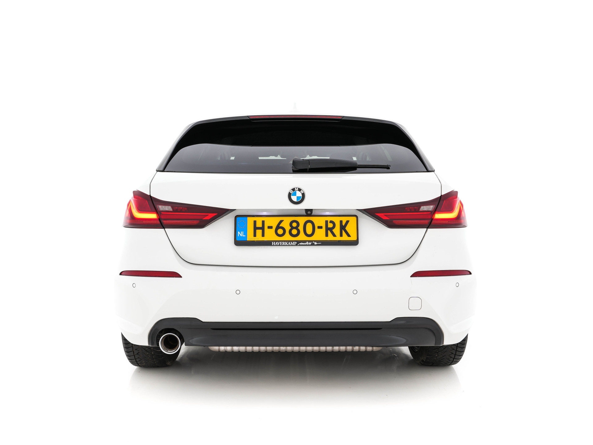 BMW 1-serie 118i High Executive Edition Sport-Line (INCL-BTW) *LEATHER | DIGI-COCKPIT | HARMAN/KARDON-AUDIO | FULL-LED | KEYLESS | NAVI-FULLMAP | DAB | CAMERA | ECC | CARPLAY | PDC | AMBIENT-LIGHT | CRUISE | SPORT-SEATS | 17"ALU*