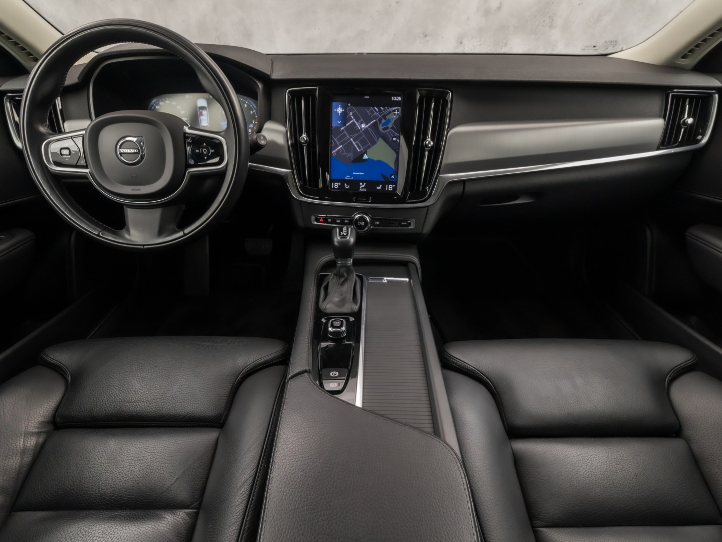 Volvo V90 2.0 T4 Momentum Sport 190Pk Automaat (APPLE CARPLAY, GROOT NAVI, LEDER, GETINT GLAS, STOELVERWARMING ACHTER, MEMORY SEATS, ELEK ACHTERKLEP, NIEUWE APK, NIEUWSTAAT)