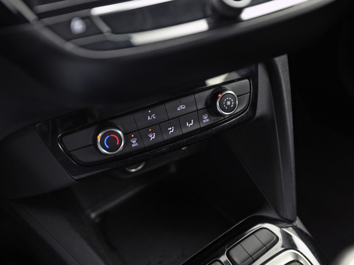 Opel Corsa 1.2 Sport (APPLE CARPLAY, GROOT NAVI, LANE ASSIST, SPORTSTOELEN, CRUISE, NIEUWSTAAT)