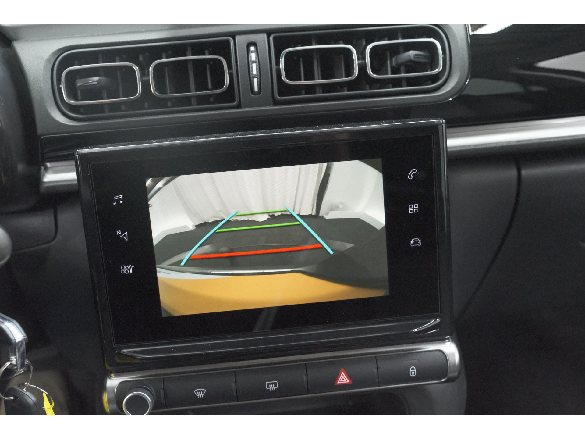 Citroen C3 PureTech 110 EAT6 Business | Trekhaak | Camera | Dodehoekdetectie | Navigatie | Climate Control