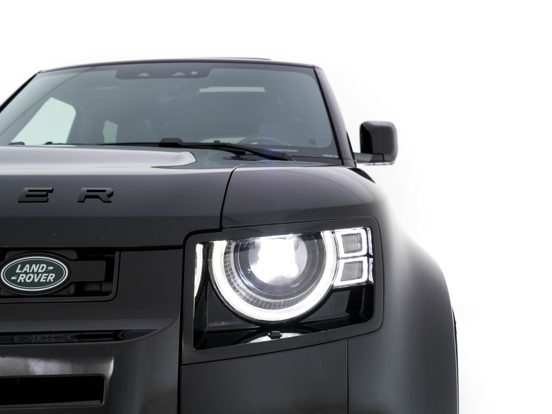 Land Rover Defender 110 2.0 P400e 110 XS Edition (Plug-in) (INCL.BTW) *PANO | LUXURY-LEATHER | FULL-LED | MERIDIAN-SOUND | BLIND-SPOT | TOP-VIEW | AIR-SUSPENSION | CCS-FASTLOADER | HEATED-COMFORTSEATS | KEYLESS | CARPLAY | LANE-ASISSIT | DAB+ | 20''A