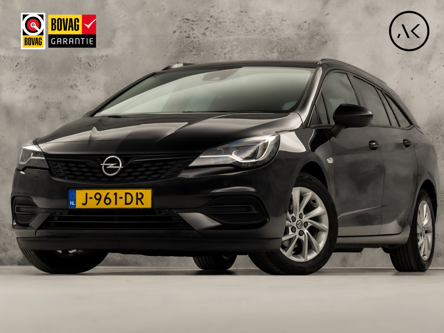 Opel Astra Sports Tourer 1.2 Innovation Sport (APPLE CARPLAY, DIGITALE COCKPIT, GROOT NAVI, CLIMATE, CAMERA, TREKHAAK, SPORTSTOELEN, GETINT GLAS, KEYLESS, ADAPTIVE CRUISE, NIEUWSTAAT)